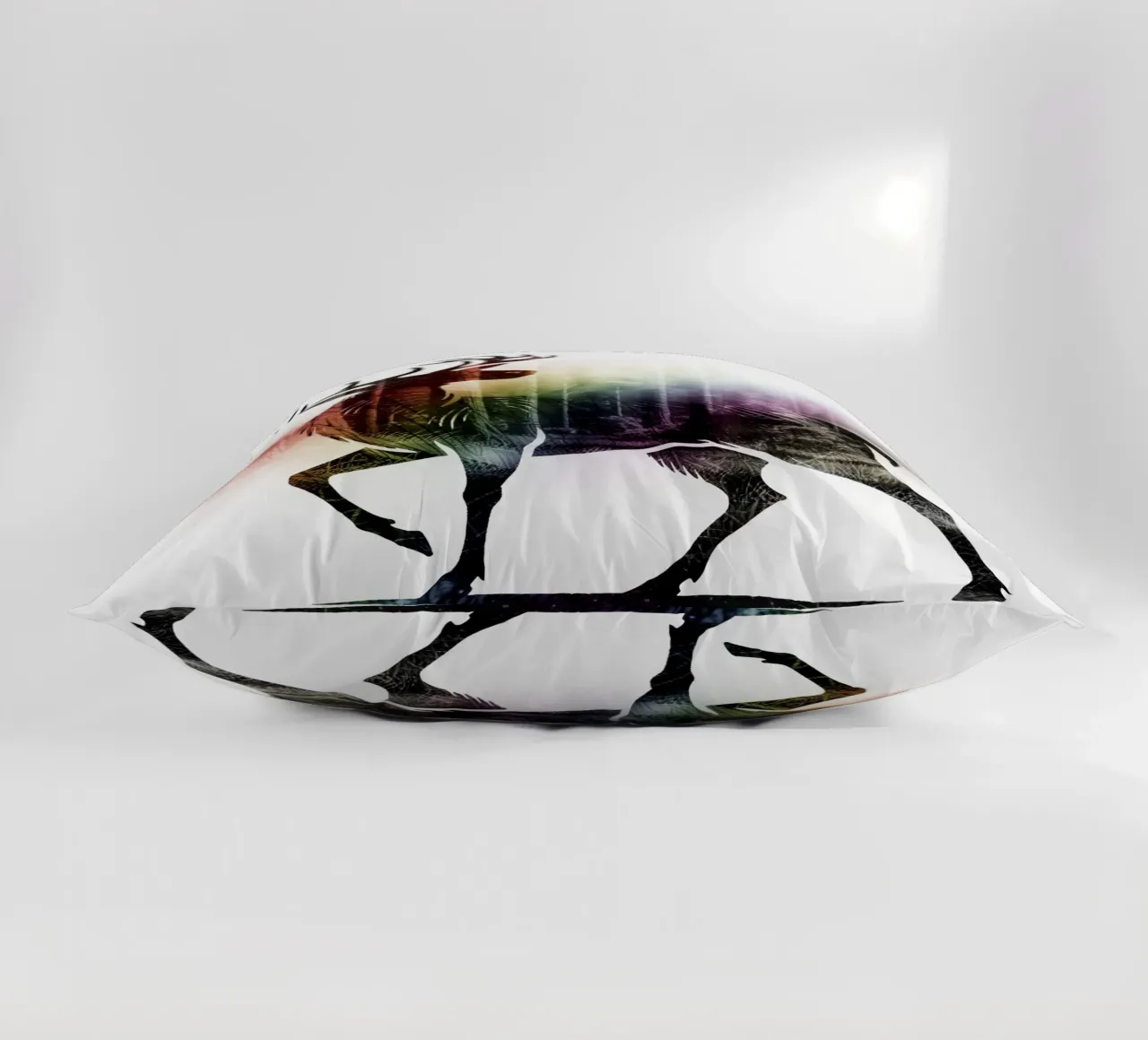 Silhouette con motivo di cervo e delicati colori dell'arcobaleno cuscino da namosh