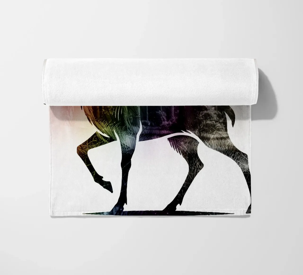 Silhouette con motivo di cervo e delicati colori dell'arcobaleno telo mare da namosh
