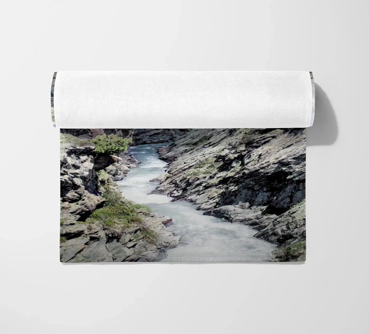 Alpenfluss telo mare da Sarah Bühler