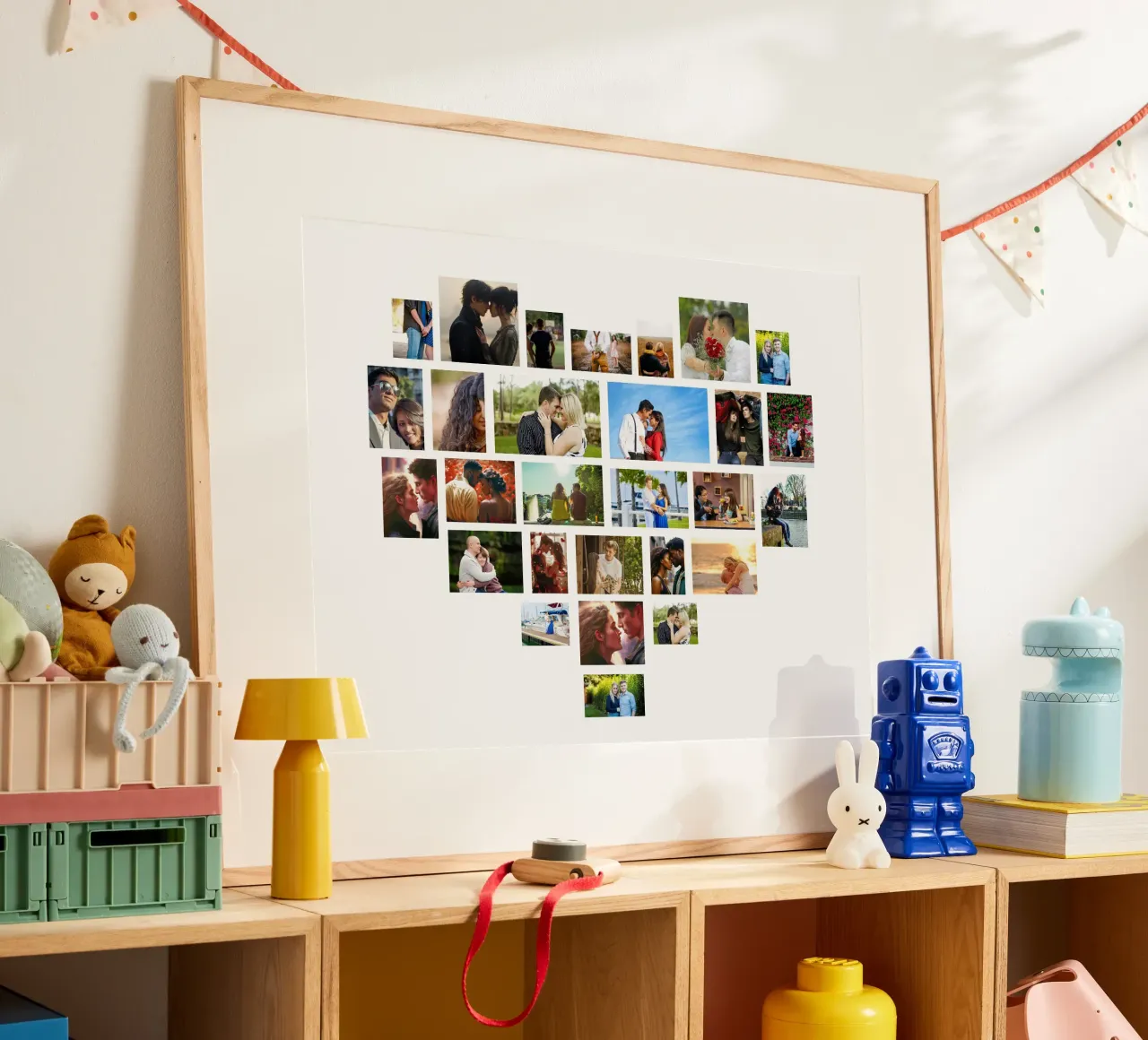 Collage di foto di San Valentino personalizzate con cuore d'amore 28 poster con telaio in plastica da Shark Printables