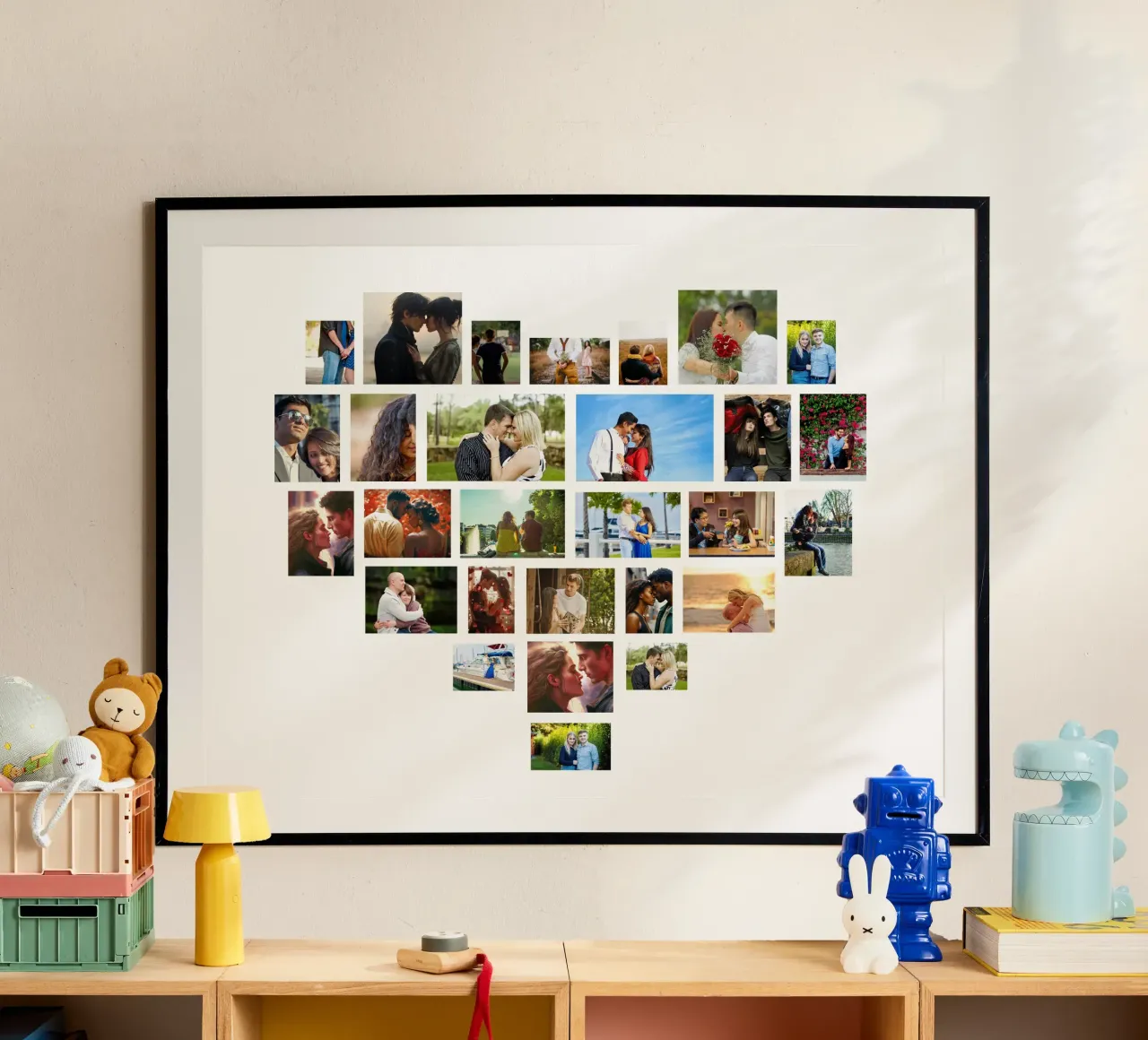 Collage di foto di San Valentino personalizzate con cuore d'amore 28 poster con telaio in plastica da Shark Printables