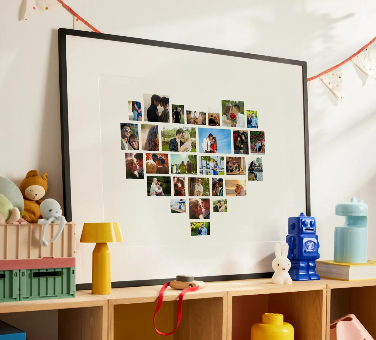 Collage di foto di San Valentino personalizzate con cuore d'amore 28 poster con telaio in plastica da Shark Printables