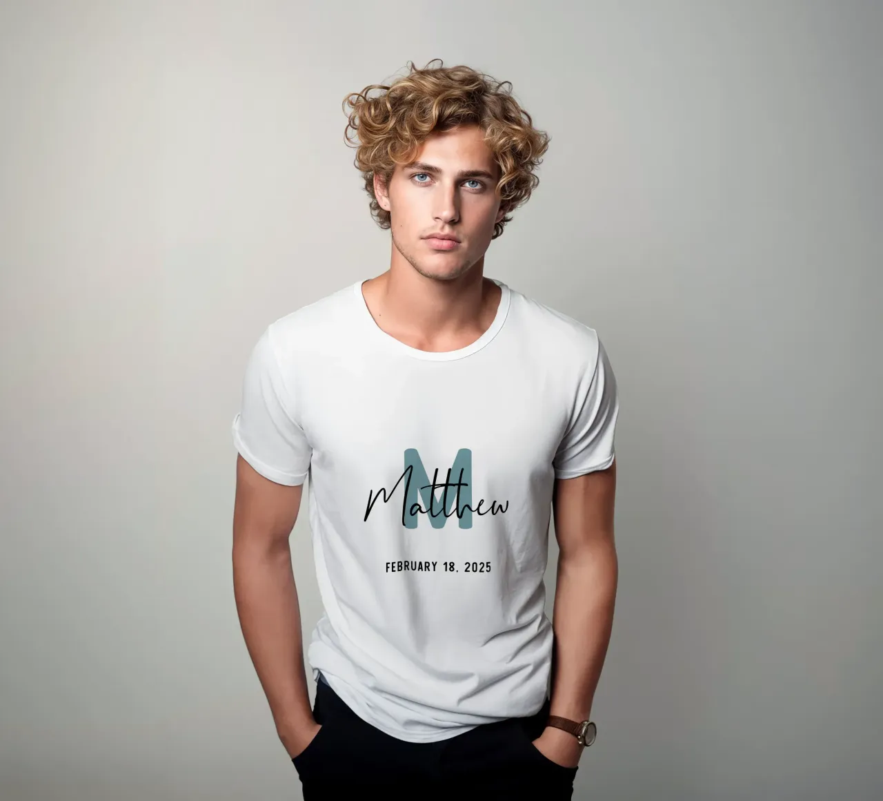 Personalisierter Name mit Initialen T-Shirt von Shark Printables
