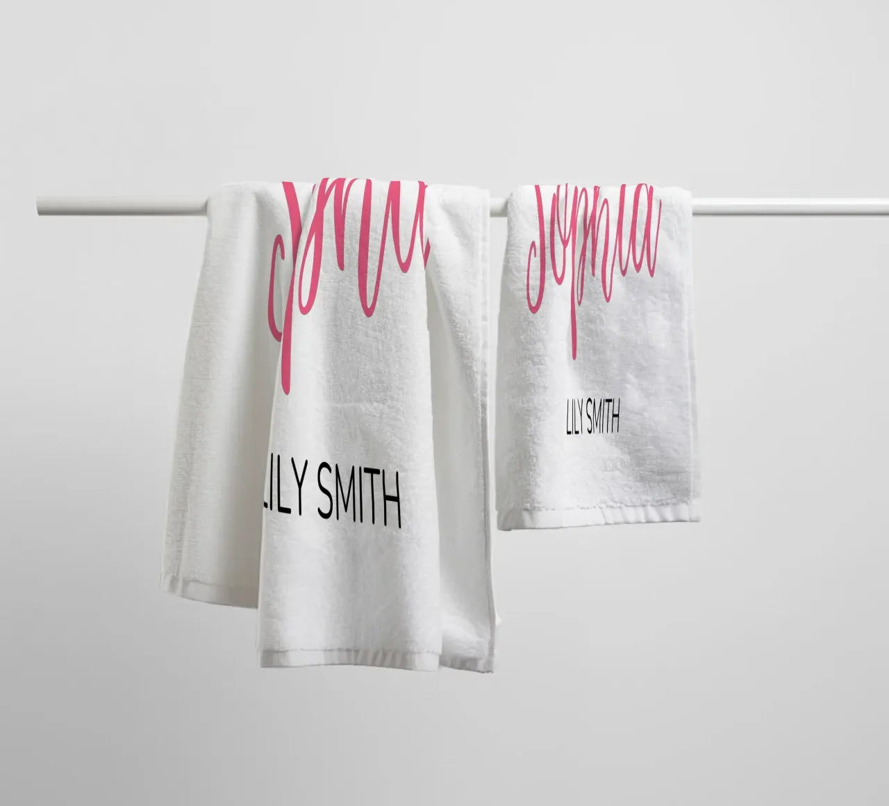 Personalisierte Initialen & vollständiger Name Handtuch von Shark Printables