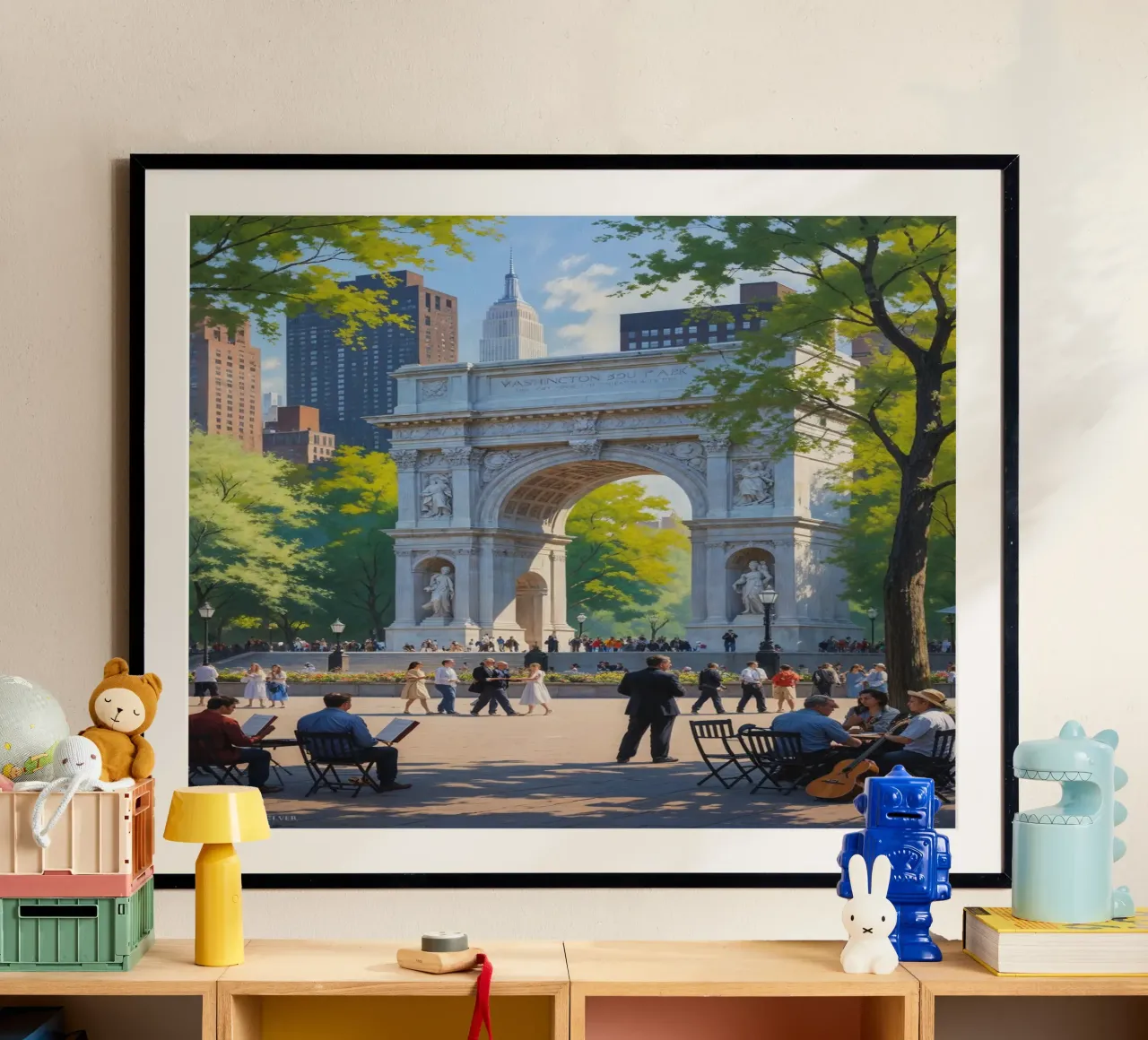 New York's Washington Square Arch in Summer poster con telaio in plastica da AlbertKlee