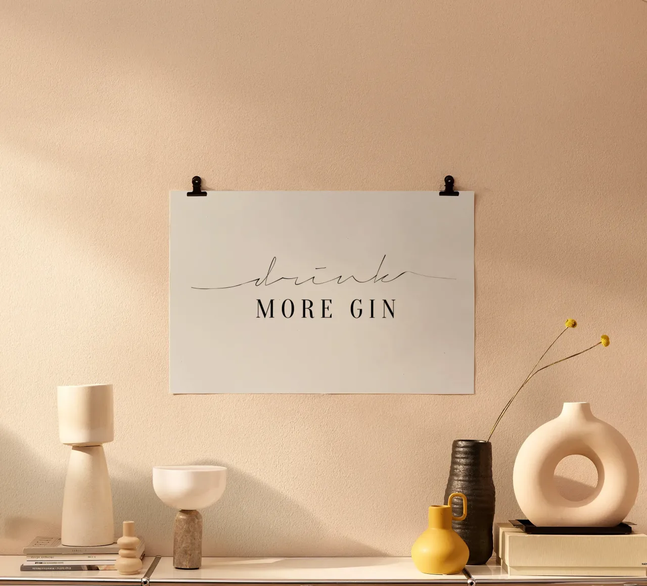 Drink More Gin poster con telaio in alluminio da Honeymoon Hotel