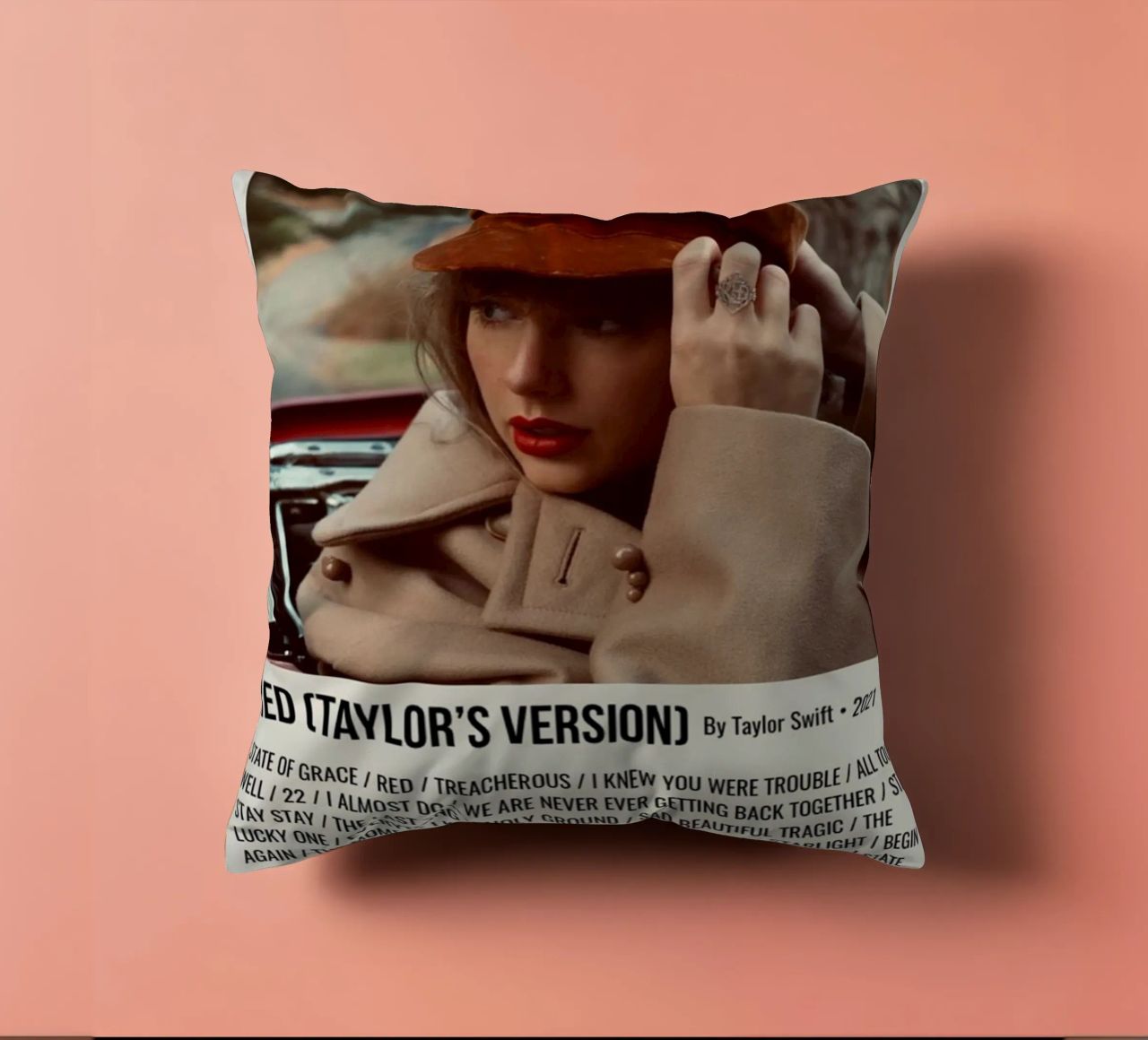 RED (TAYLOR'S VERSION) By Taylor Swift • 2021 cuscino da SoundStudio