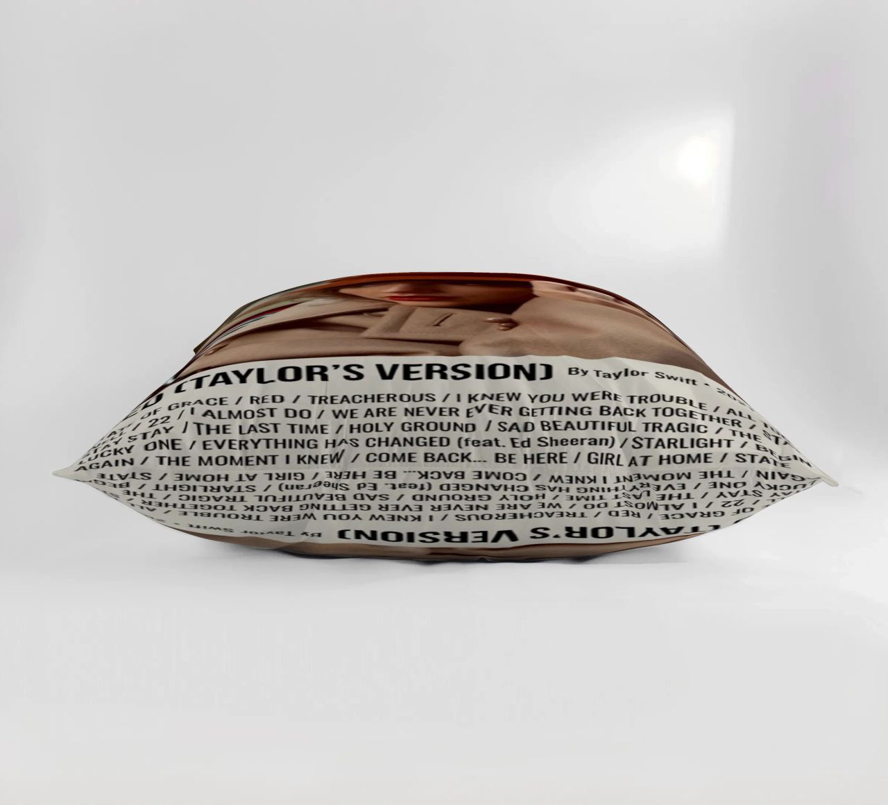 RED (TAYLOR'S VERSION) By Taylor Swift • 2021 cuscino da SoundStudio