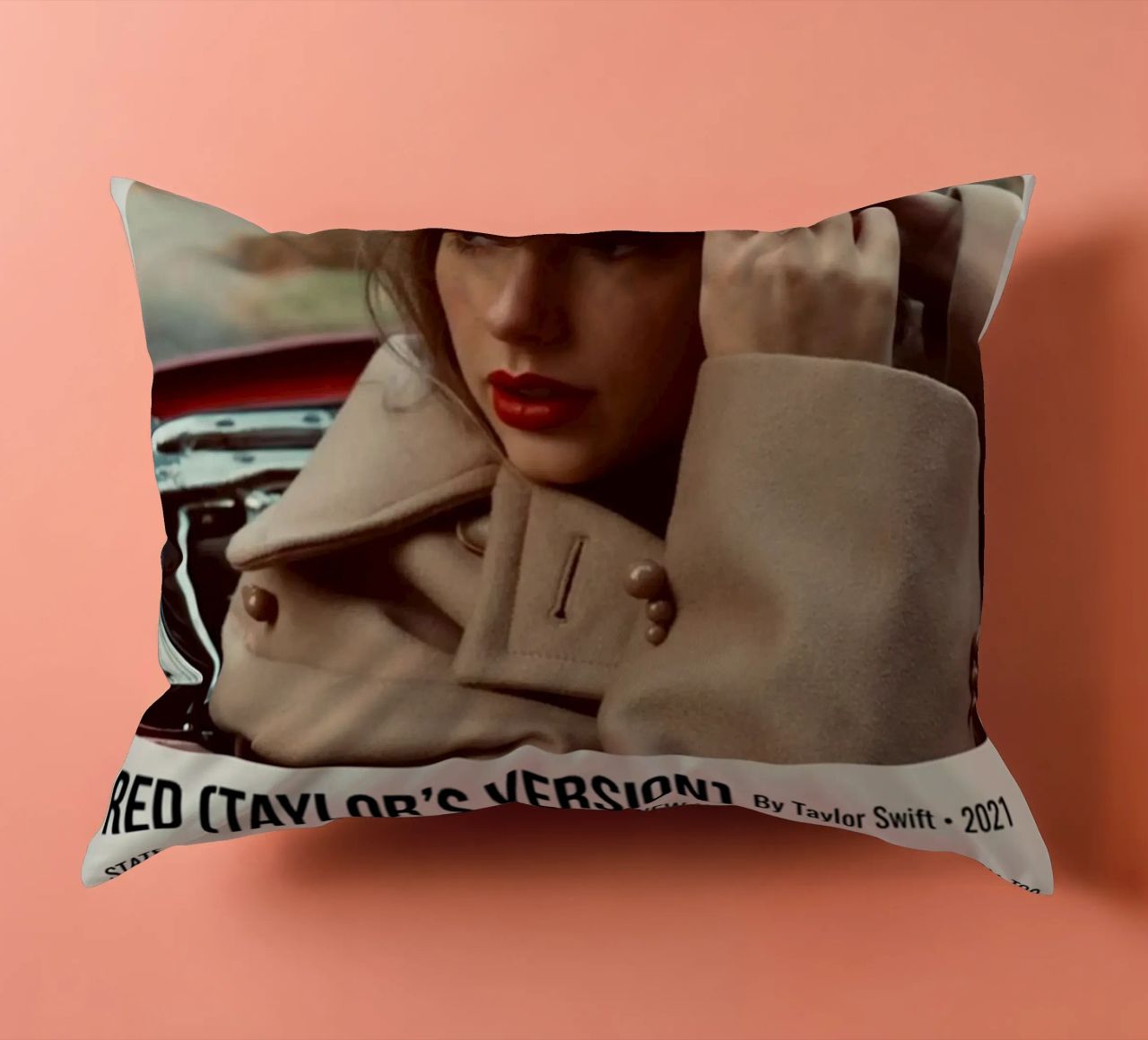 RED (TAYLOR'S VERSION) By Taylor Swift • 2021 cuscino da SoundStudio