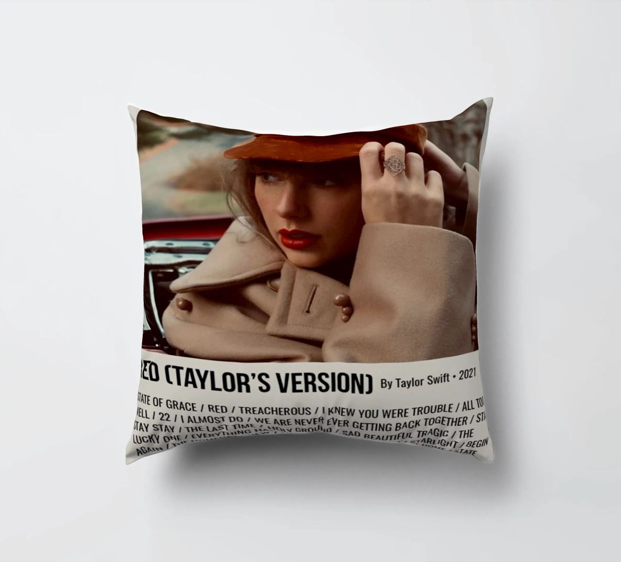 RED (TAYLOR'S VERSION) By Taylor Swift • 2021 cuscino da SoundStudio