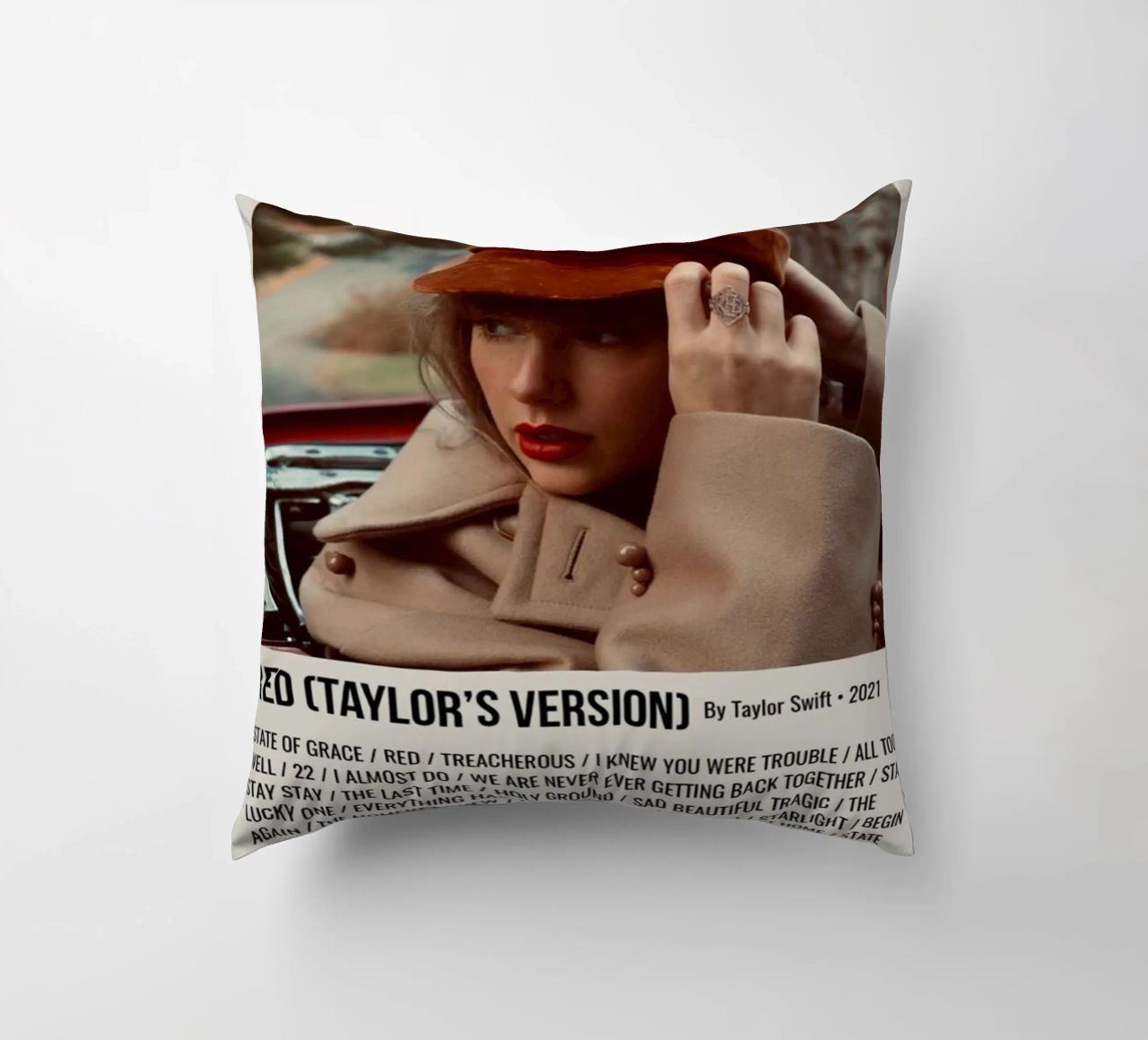 RED (TAYLOR'S VERSION) By Taylor Swift • 2021 cuscino da SoundStudio