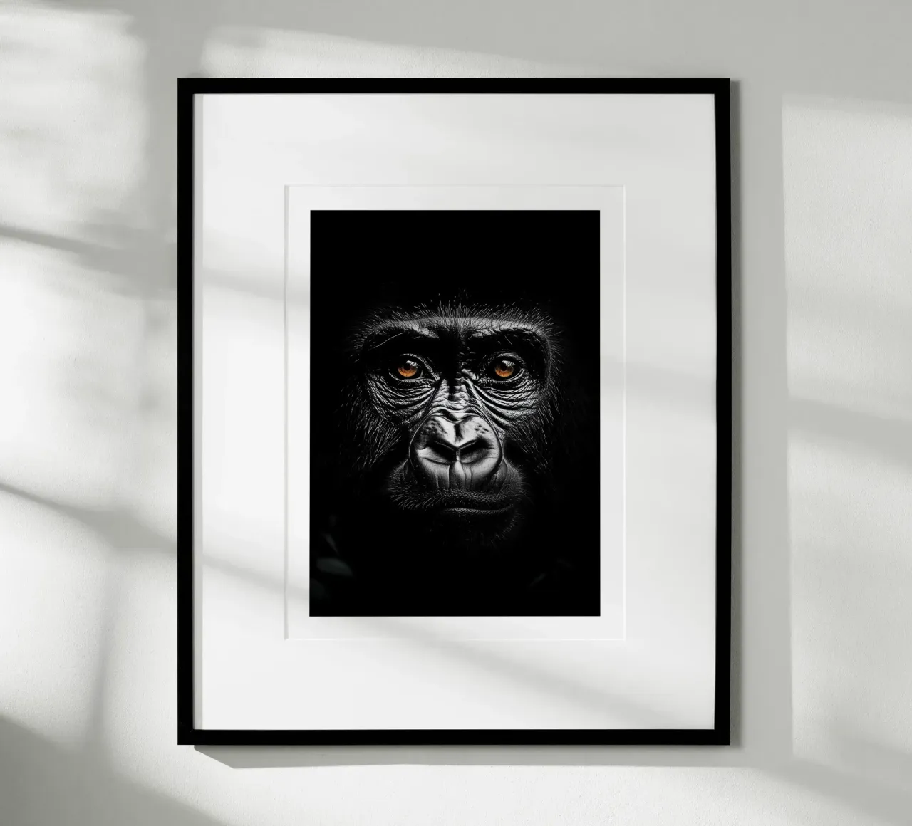 Accattivante ritratto di un gorilla carta hahnemühle da Monochrome