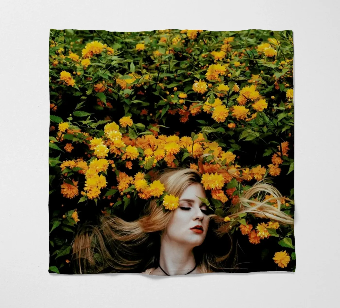 Yellow Fleecedecke von Jovana Rikalo