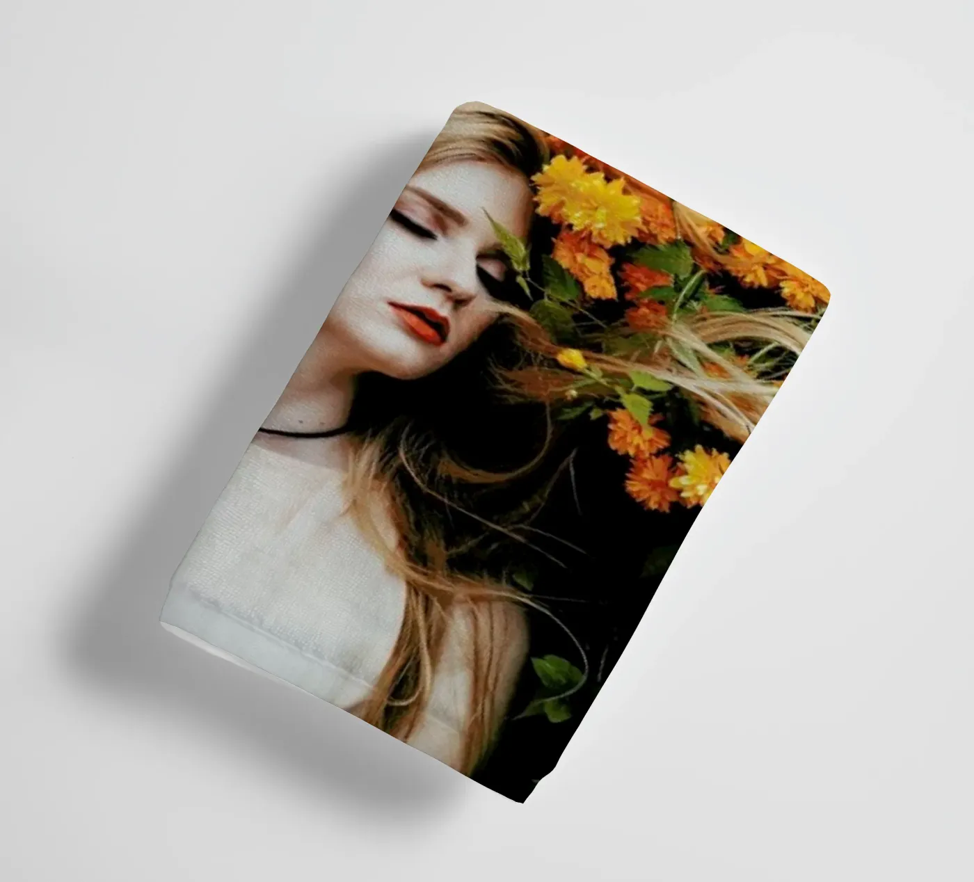 Yellow badhanddoek van Jovana Rikalo