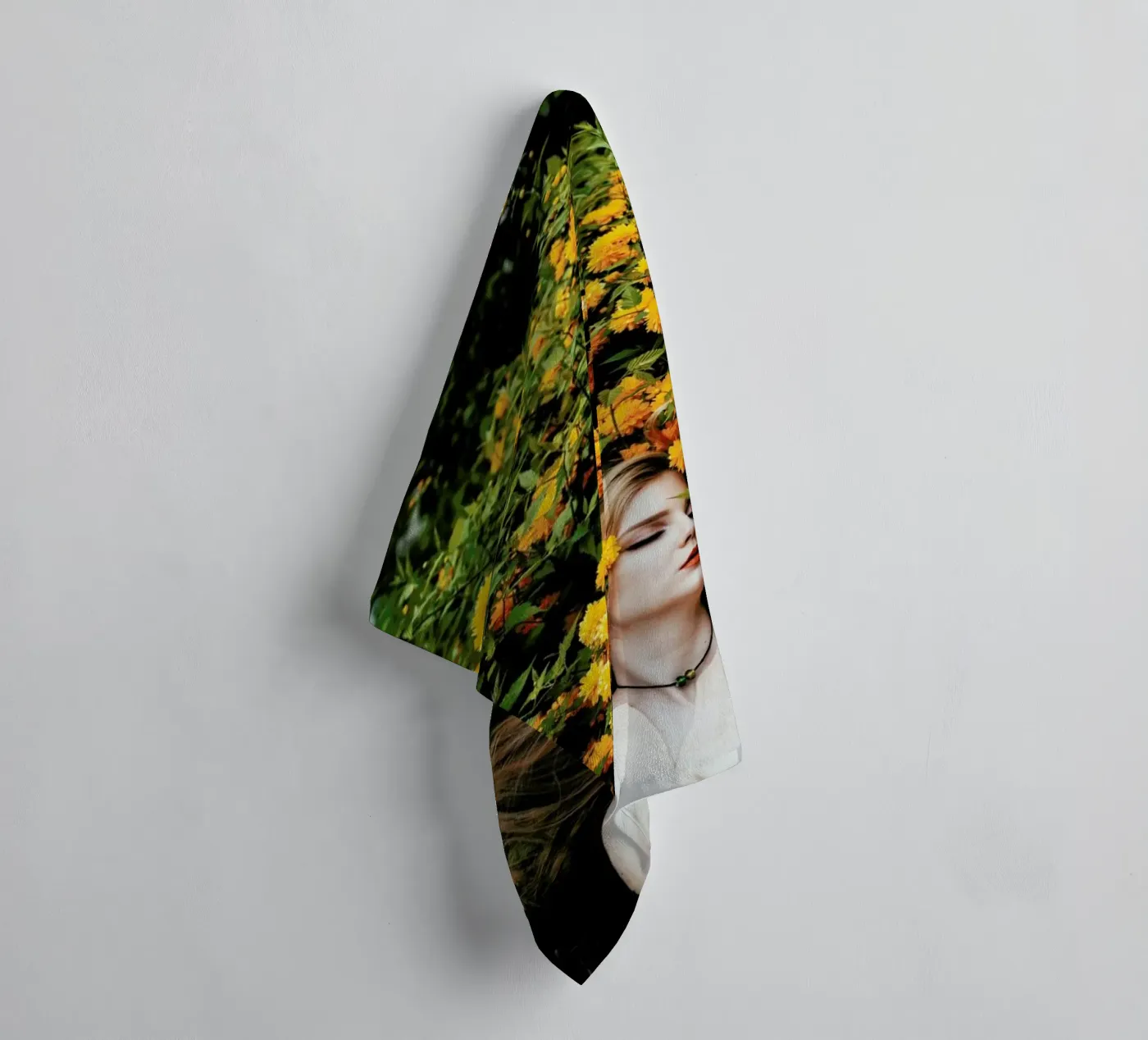 Yellow badhanddoek van Jovana Rikalo