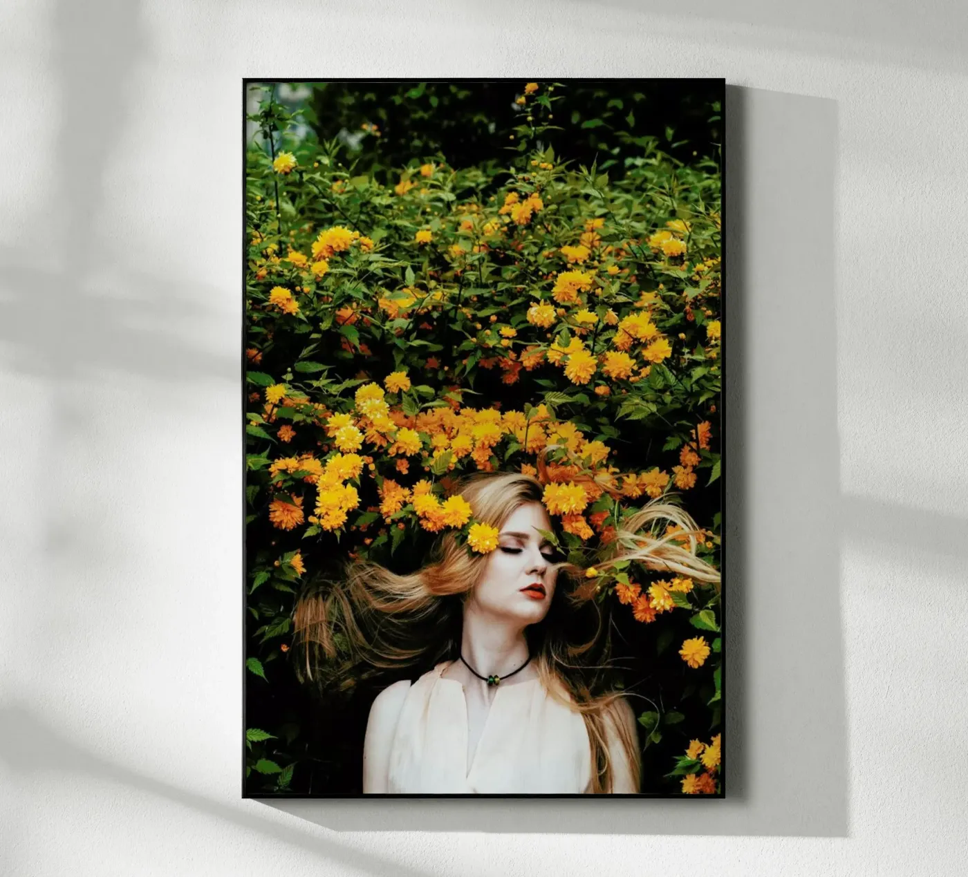 Yellow plexiglass da Jovana Rikalo