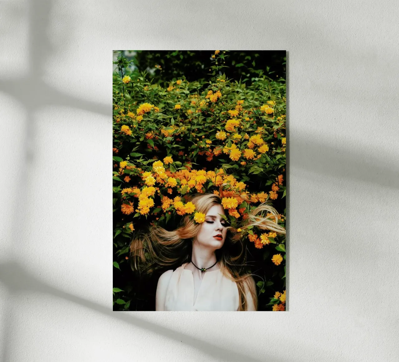 Yellow plexiglass da Jovana Rikalo