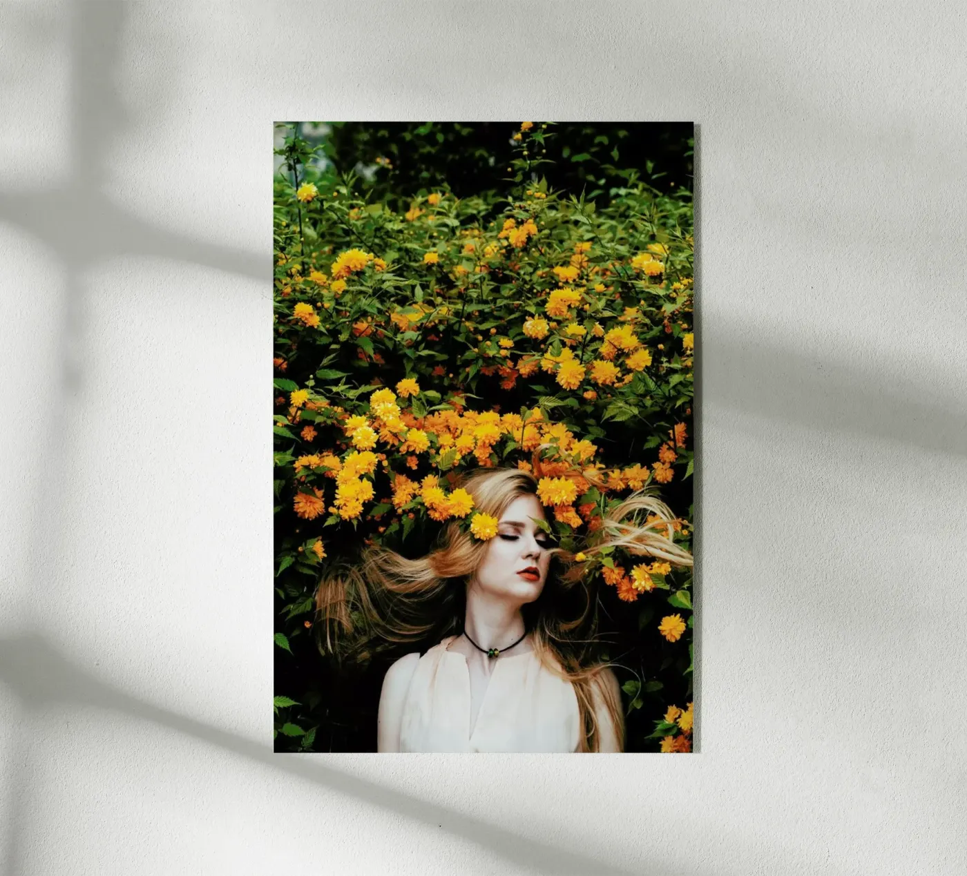 Yellow plexiglas de Jovana Rikalo