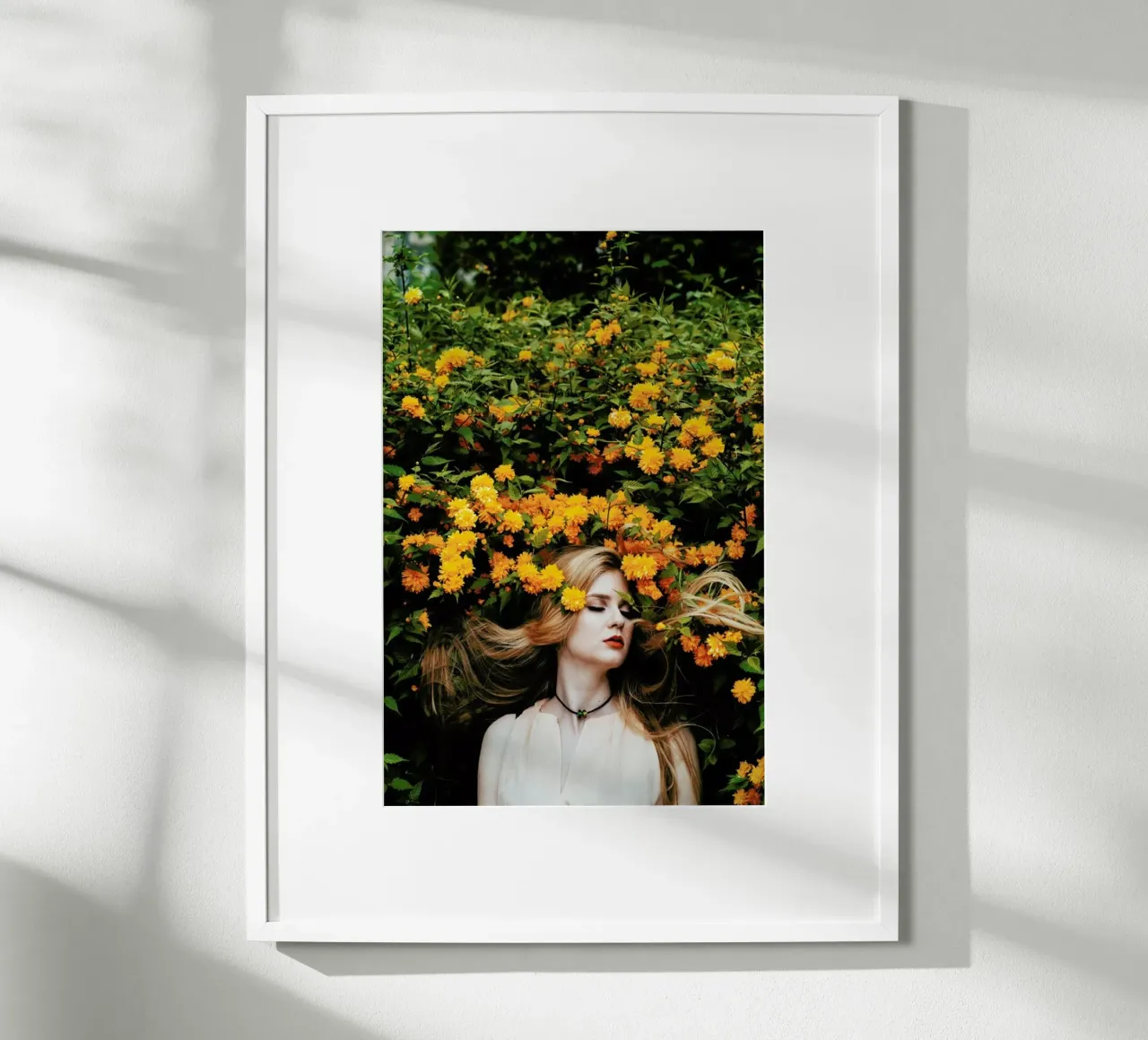 Yellow poster con telaio in plastica da Jovana Rikalo