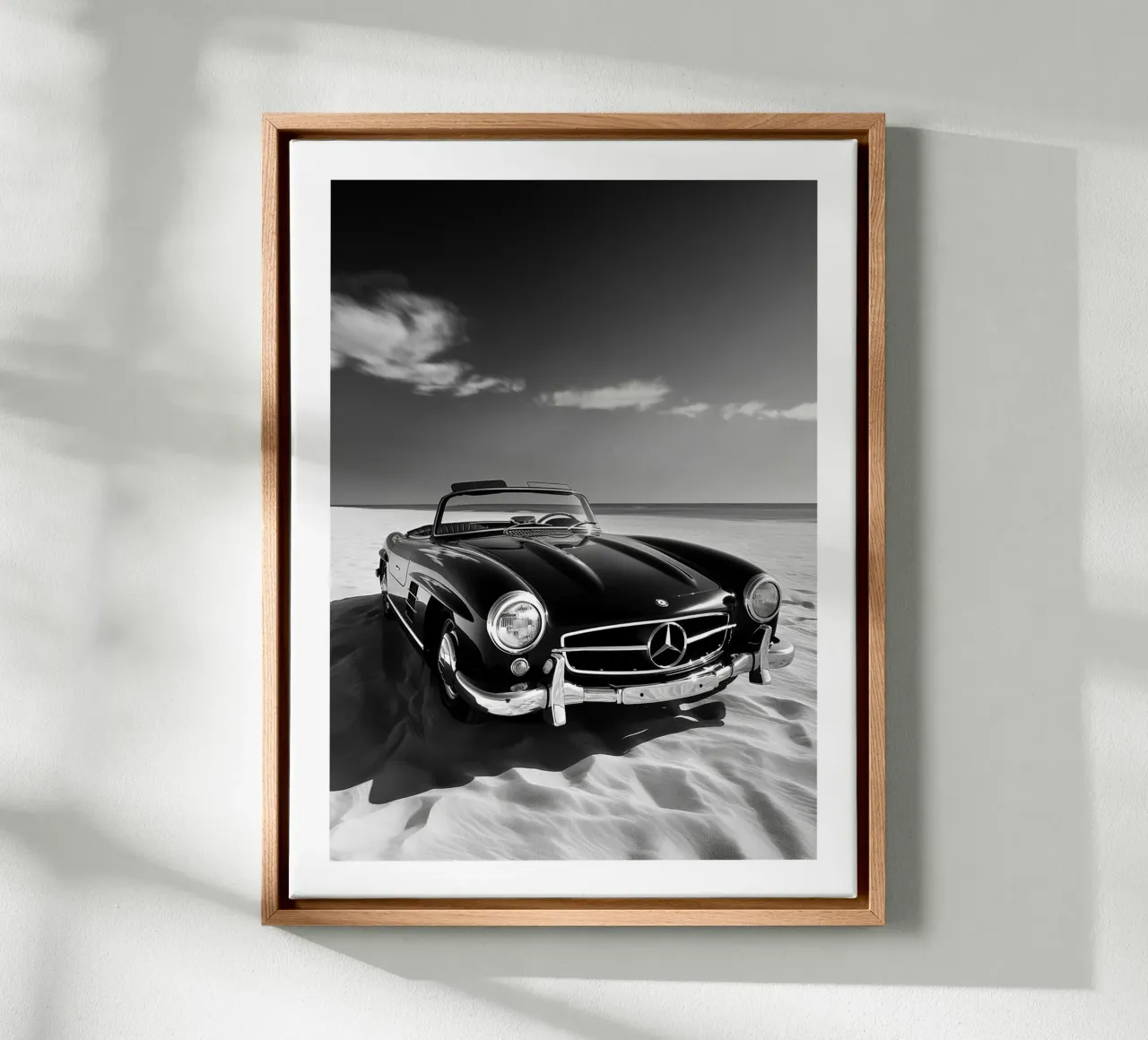 Mercedes d'epoca sulla spiaggia tela con Cornice a cassetta da Monochrome