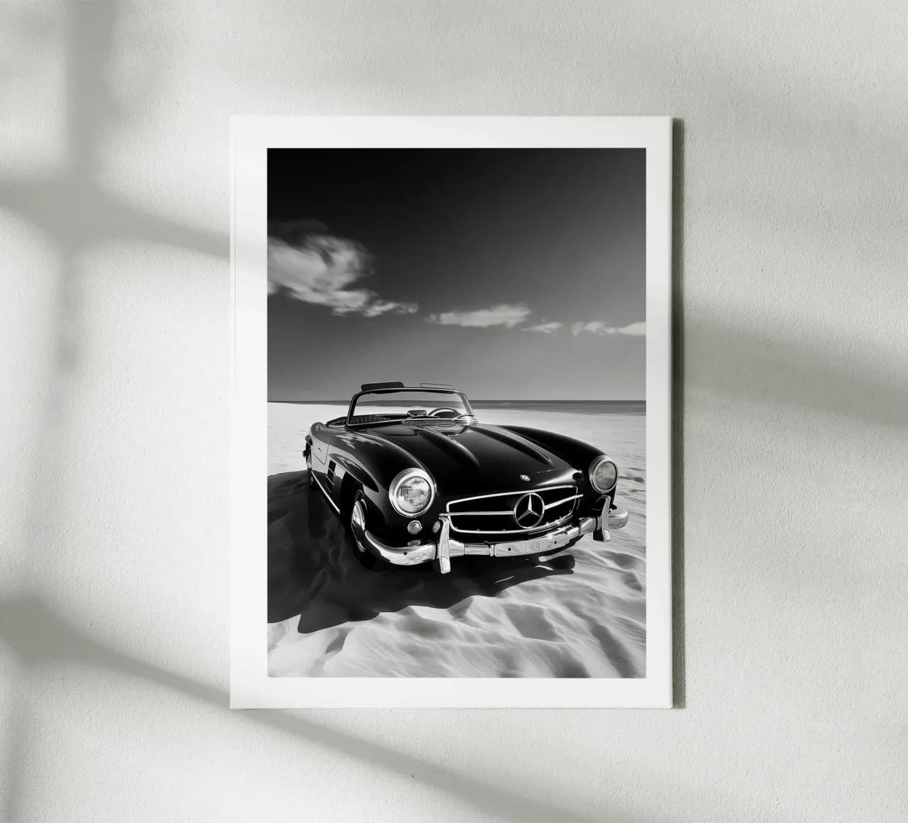 Mercedes d'epoca sulla spiaggia tela con Cornice a cassetta da Monochrome