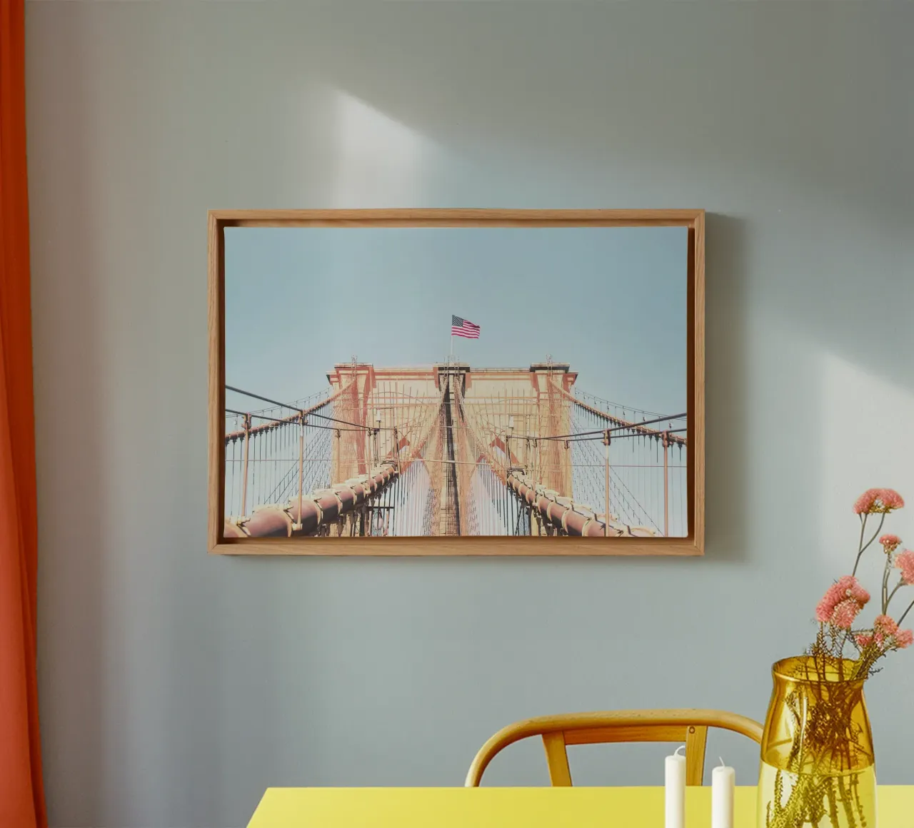 New York, VS I Brooklyn Bridge en Amerikaanse vlag canvas met Baklijst van Julie Travel Photography