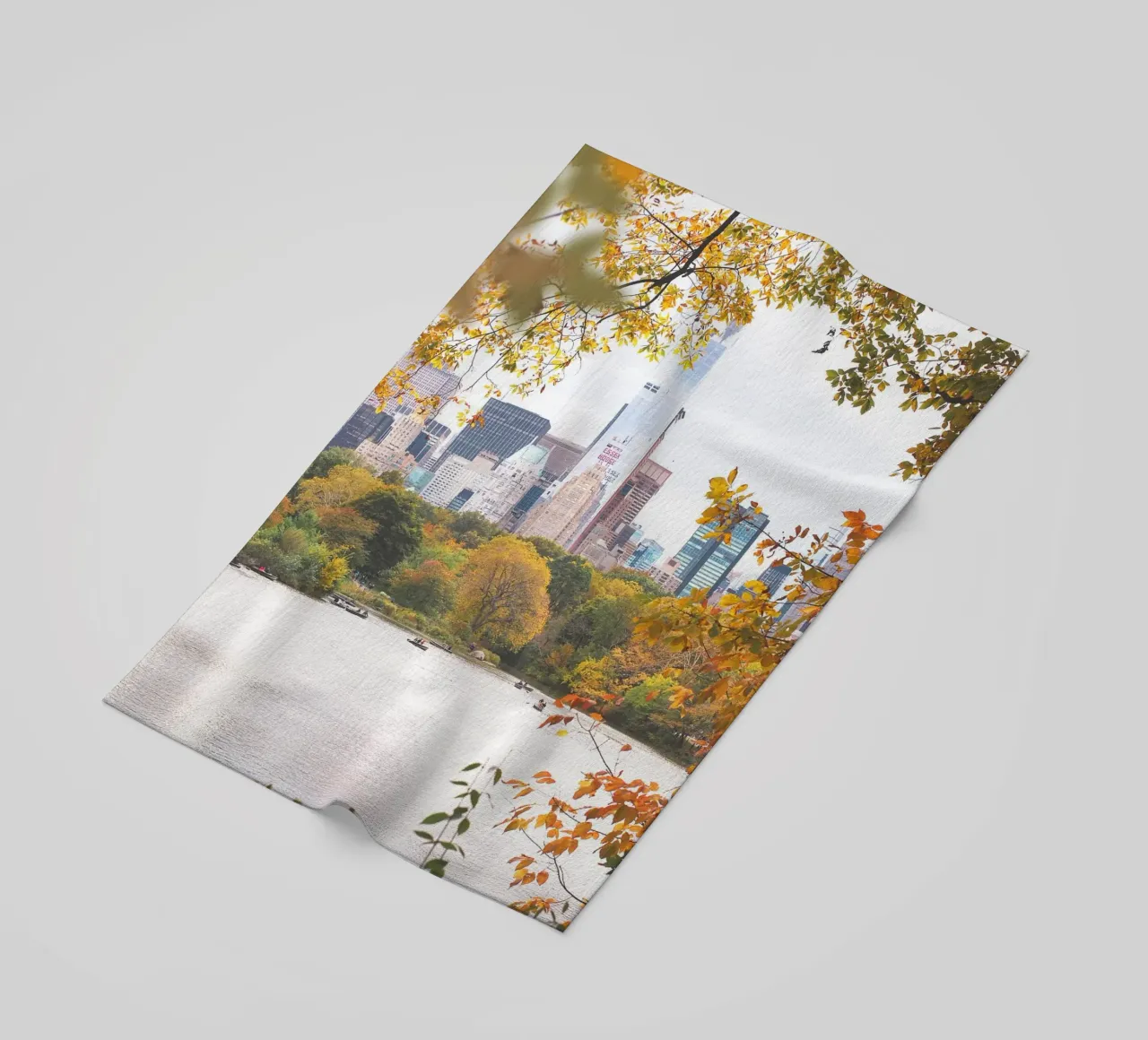 New York, VS I Central Park meer in de natuur bokeh strandhanddoek van Julie Travel Photography
