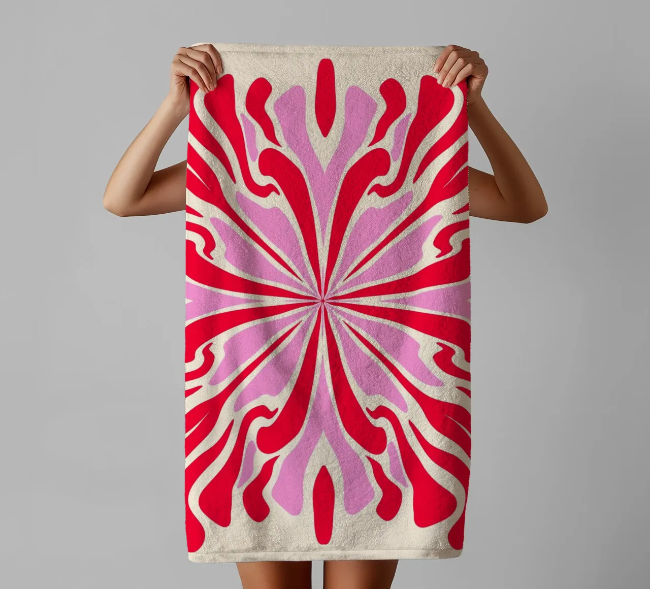Pétalos simétricos psicodélicos abstractos rosa y rojo toalla de baño de Wackapacka