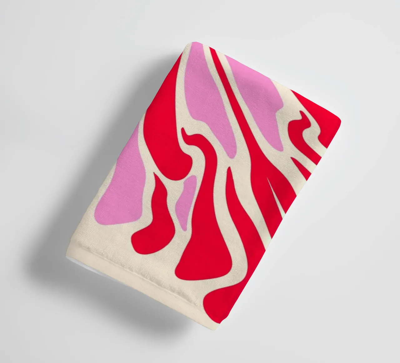 Pétalos simétricos psicodélicos abstractos rosa y rojo toalla de baño de Wackapacka