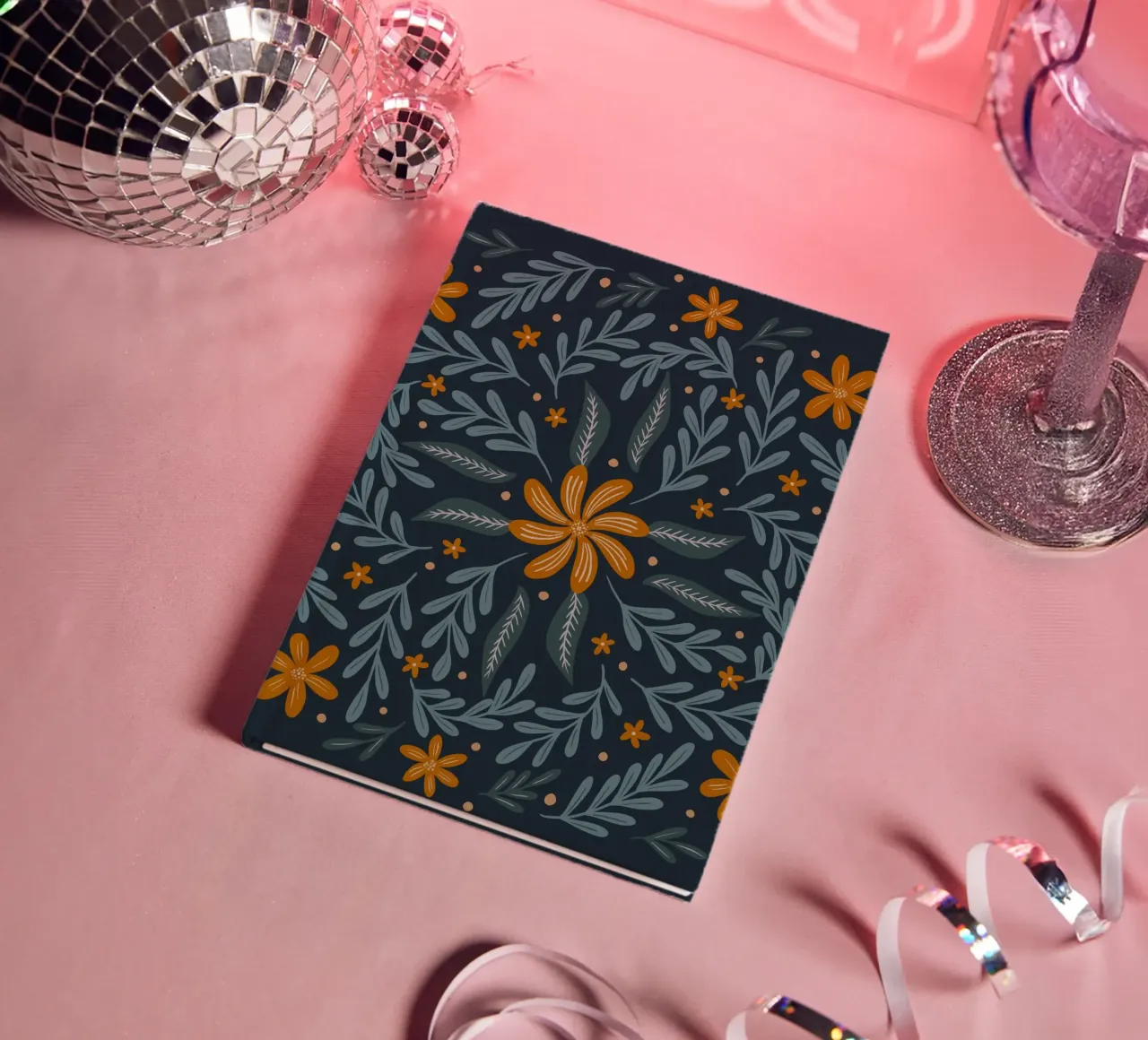 Kreisförmige Blüten - Indigo und Orange Notizbuch von Wackapacka