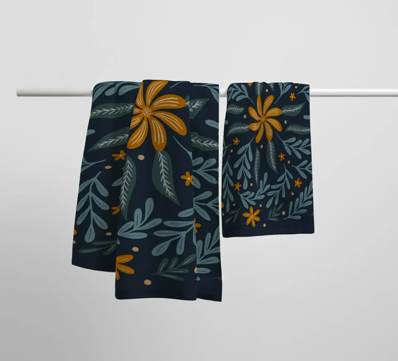 Fiori circolari - indaco e arancio asciugamano da bagno da Wackapacka