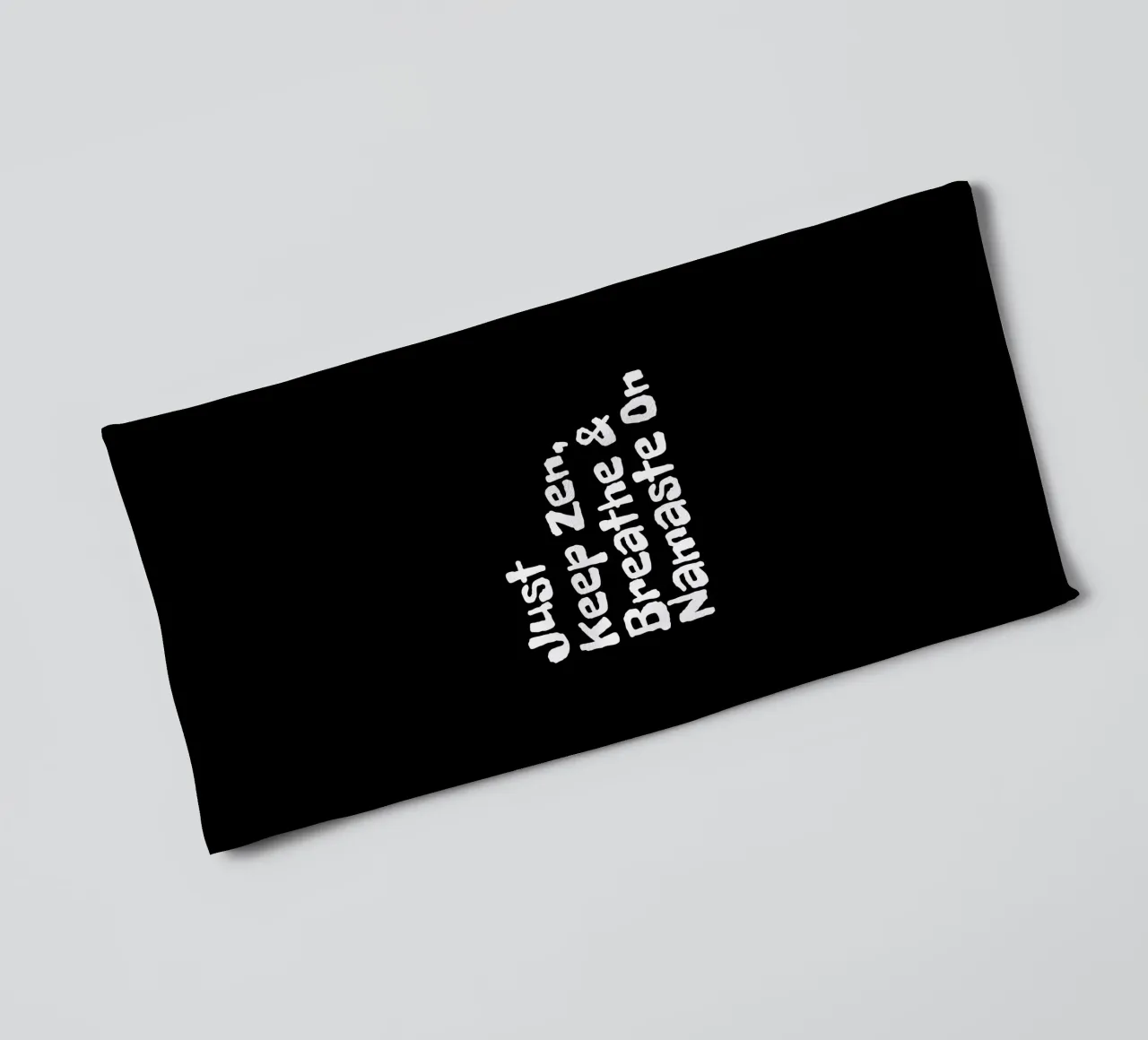 Just keep zen, breathe and namaste on asciugamano da bagno da happieeagle