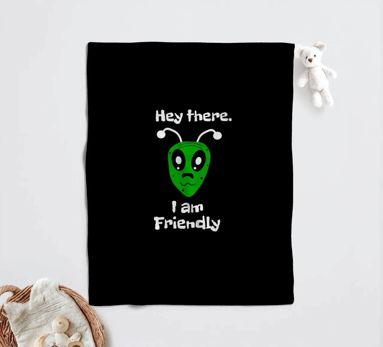 Friendly Alien Fleecedecke von happieeagle