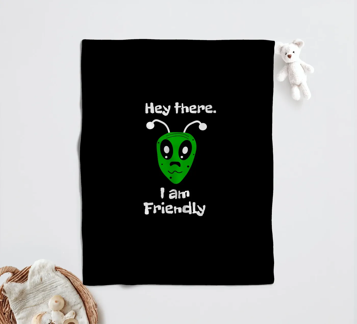 Friendly Alien Fleecedecke von happieeagle
