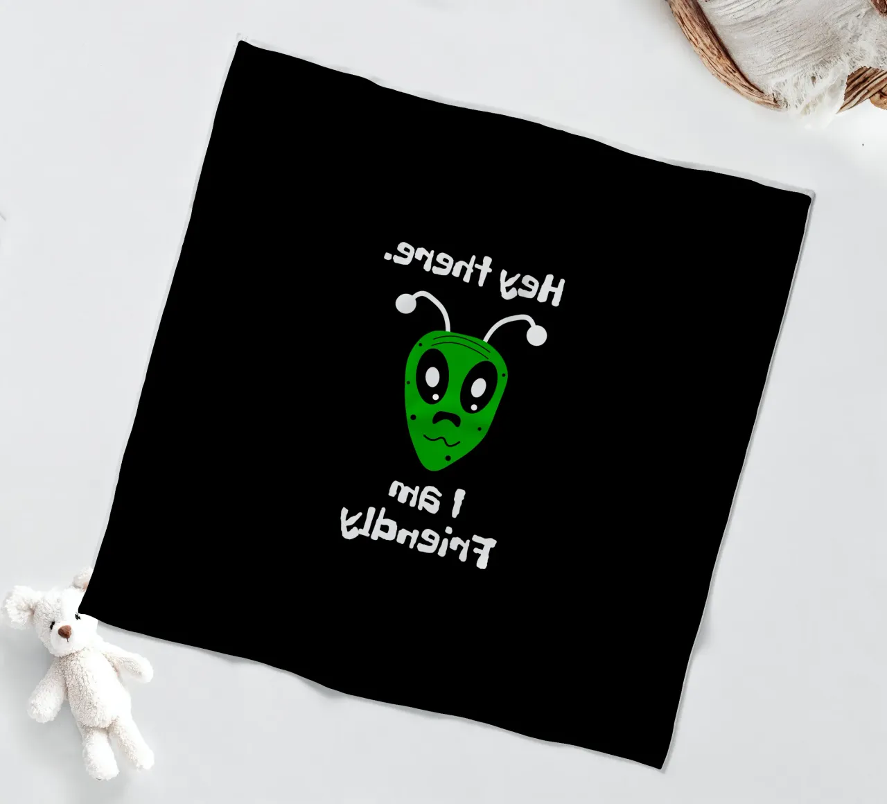 Friendly Alien Fleecedecke von happieeagle