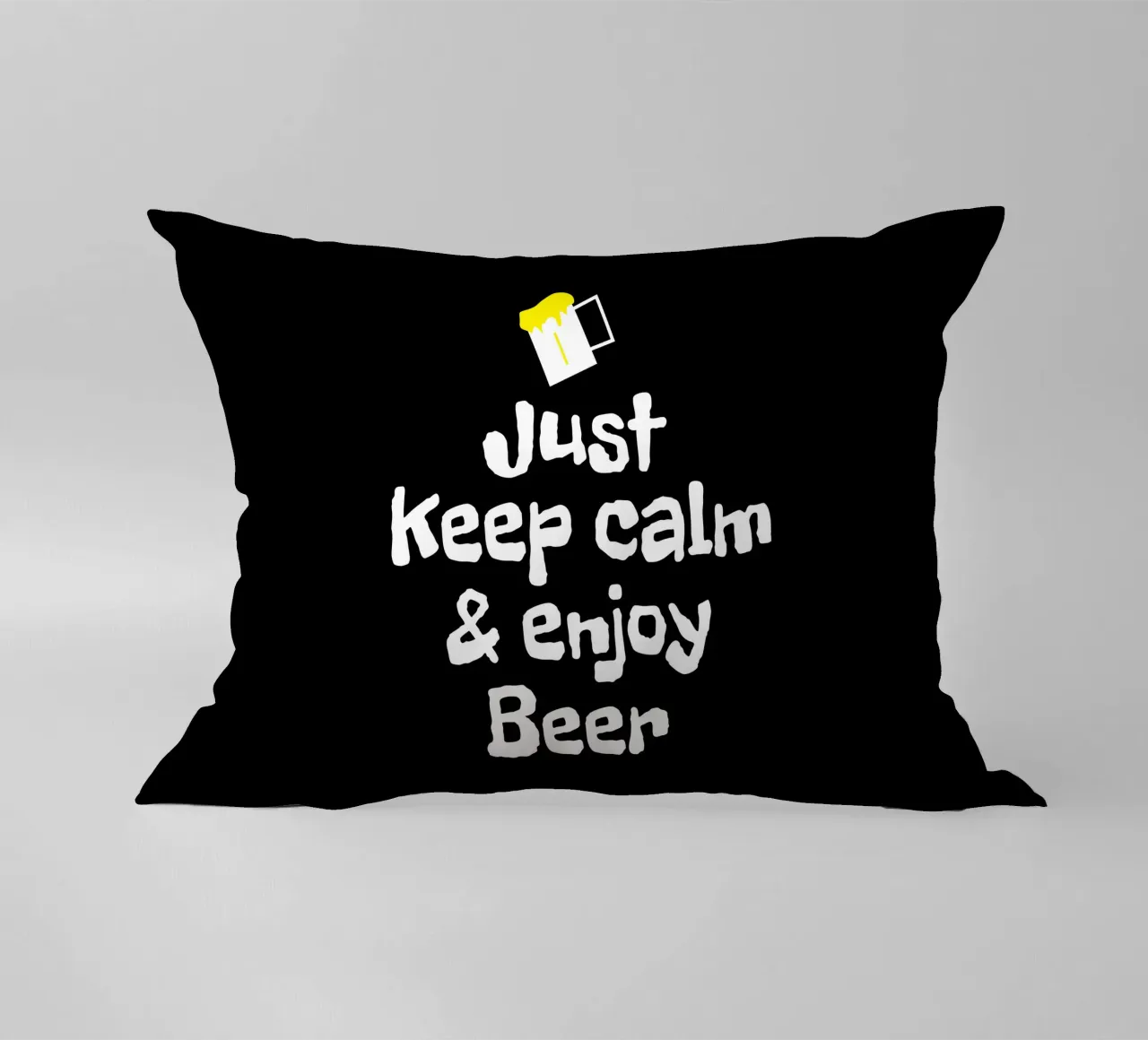 Just keep calm and enjoy beer cojín de happieeagle