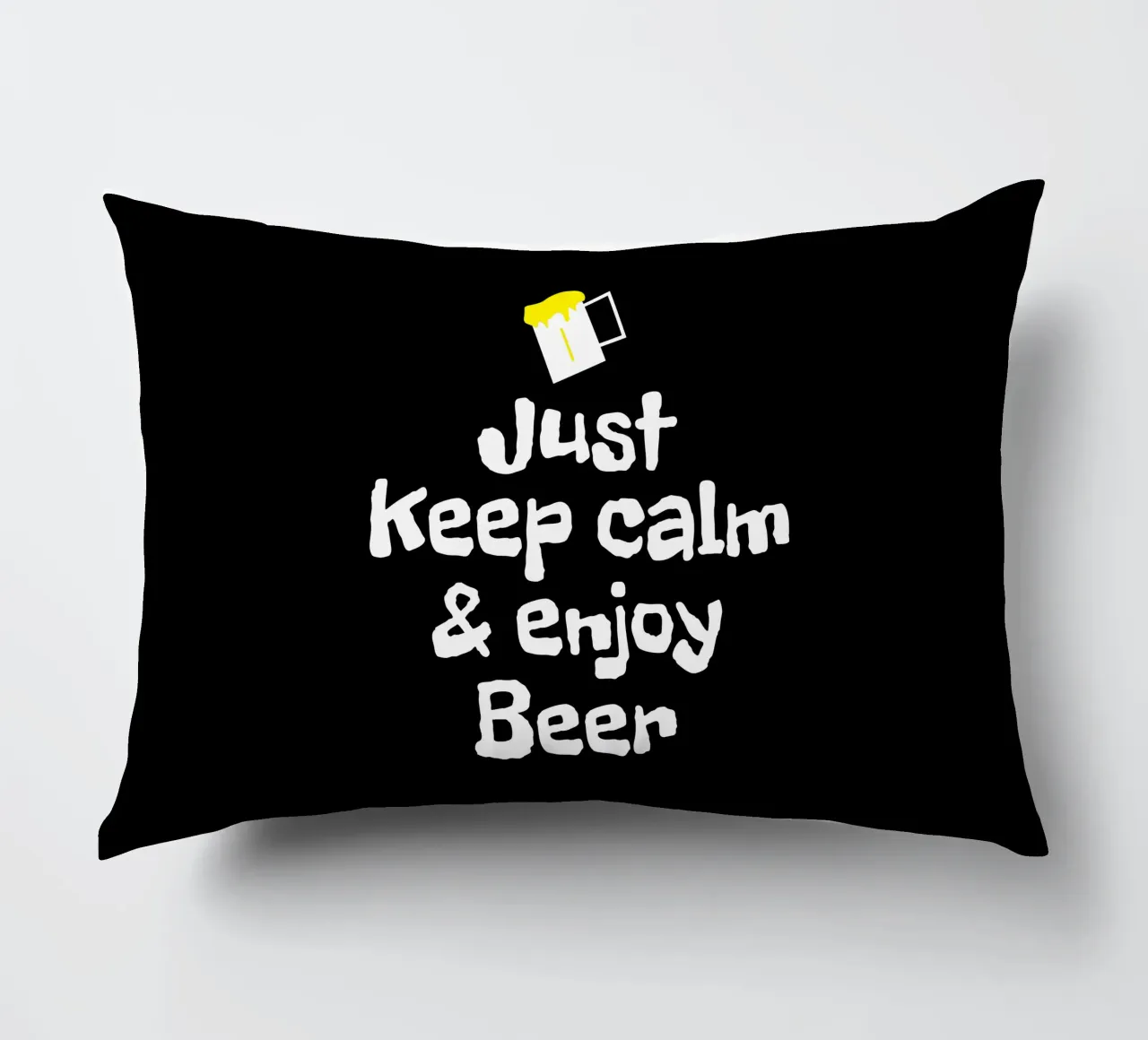 Just keep calm and enjoy beer cojín de happieeagle