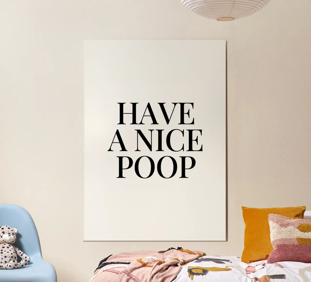 Bon caca (tonalité blanche) poster avec cadre en bois de Paigaam Studio