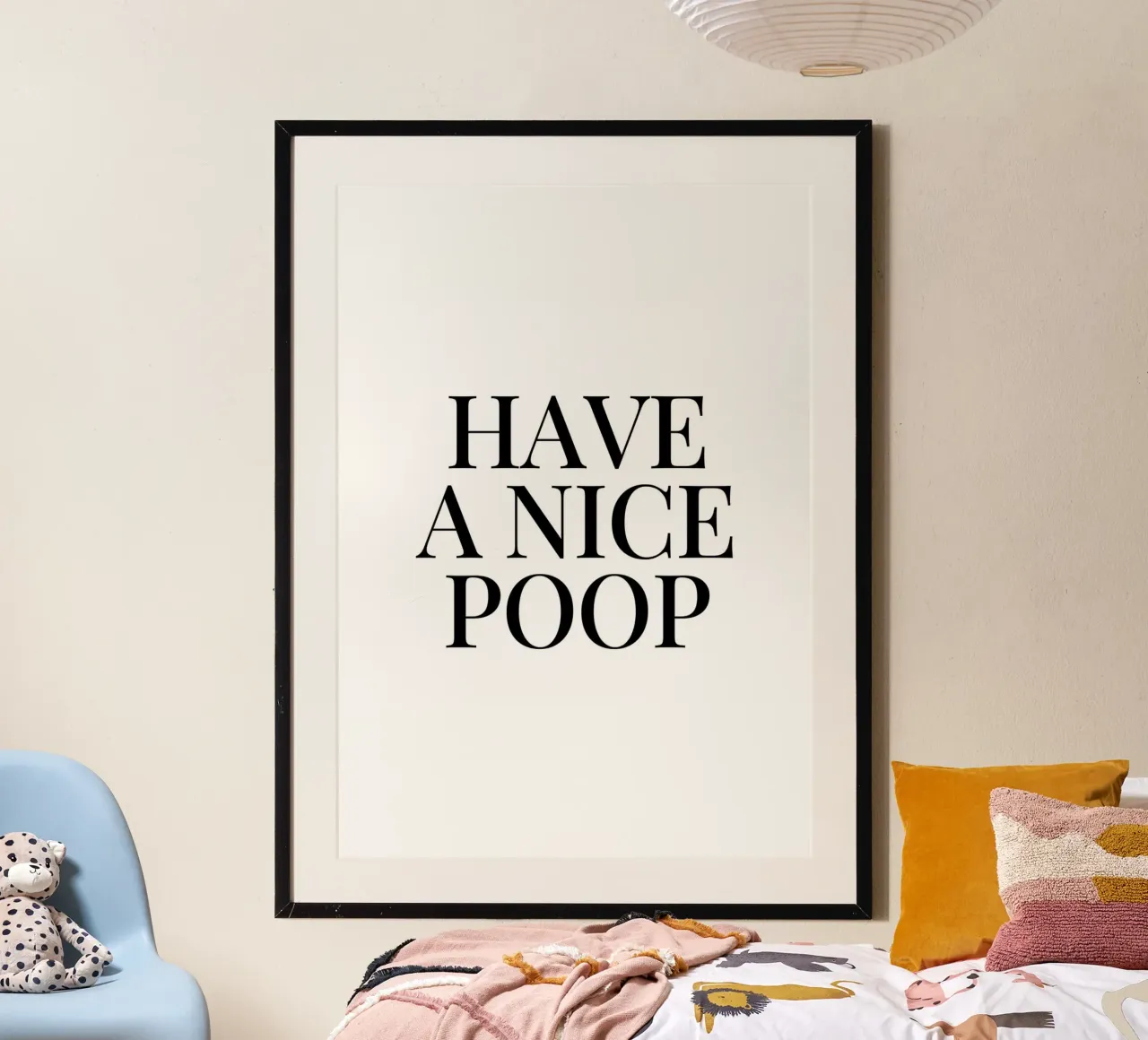 Bon caca (tonalité blanche) poster avec cadre en bois de Paigaam Studio