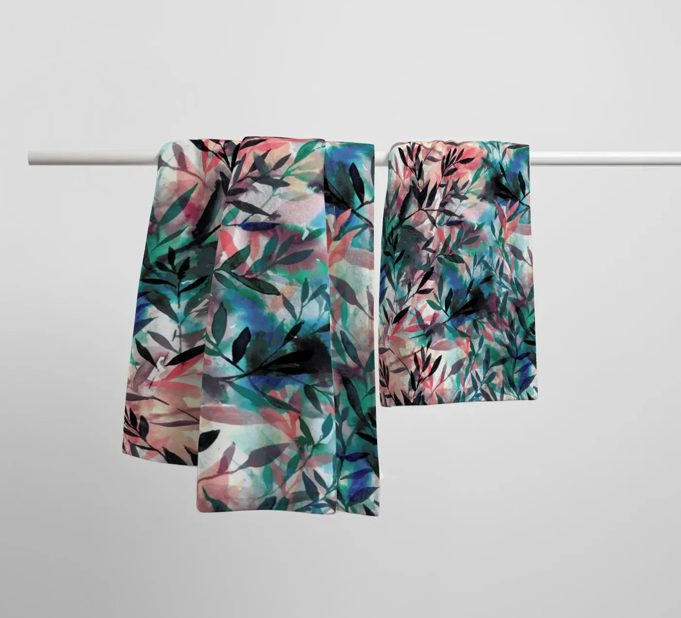 Changes Coral Handtuch von Jacqueline Maldonado