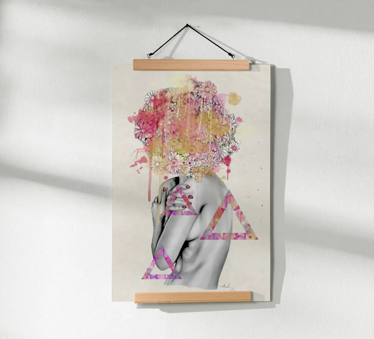 Delicate Flower poster con telaio in legno da Nettsch