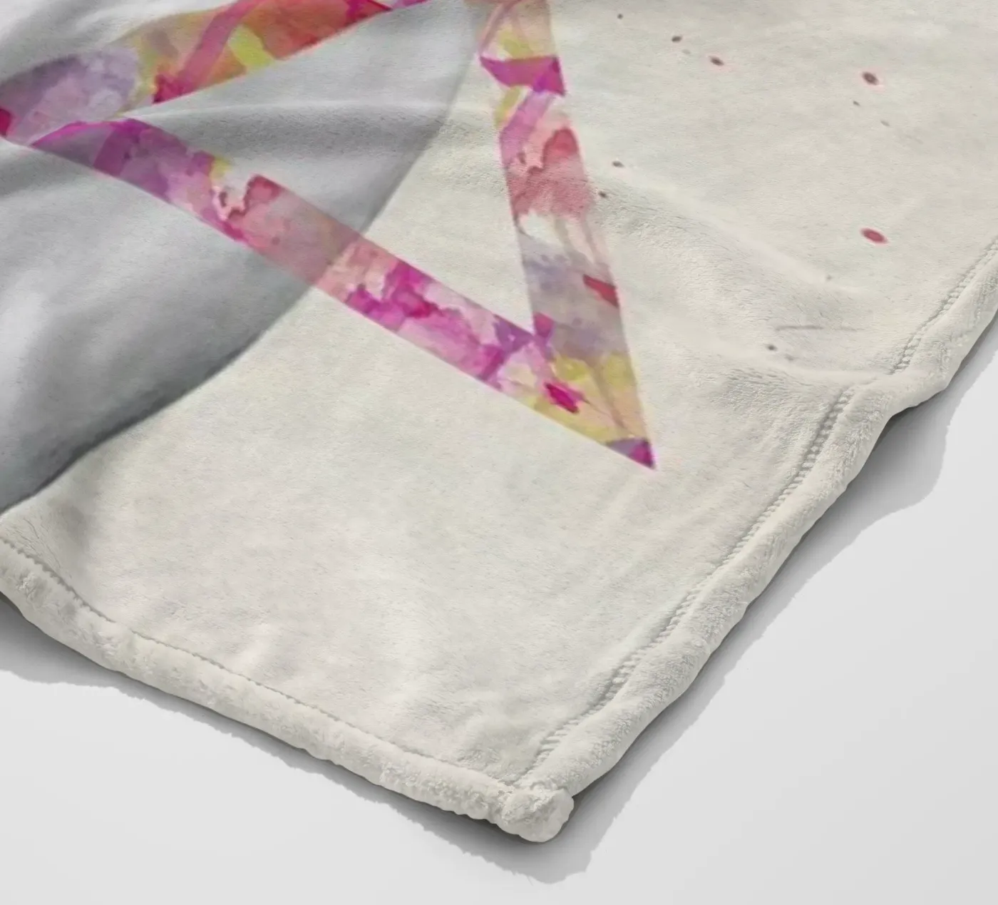 Delicate Flower Fleecedecke von Nettsch