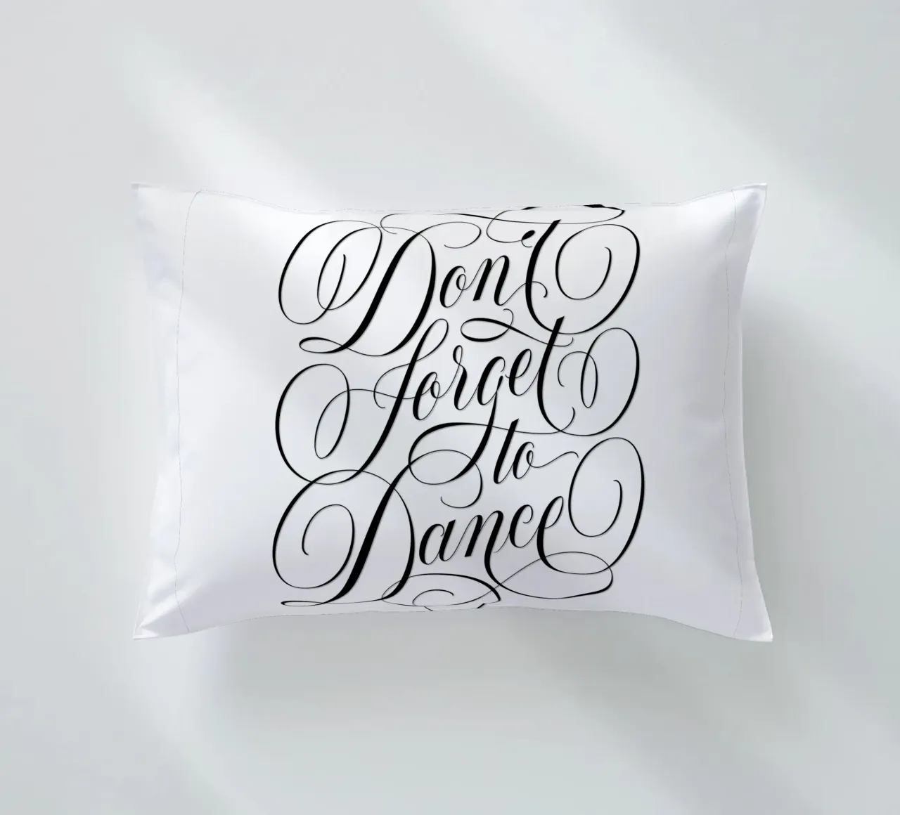 Non dimenticate di ballare. Siate spontanei. Godetevi ogni momento cuscino da CalliLetters