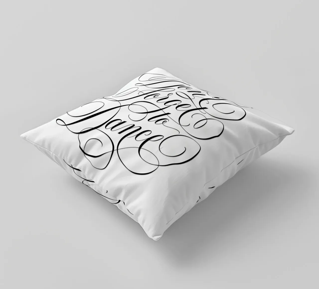 Non dimenticate di ballare. Siate spontanei. Godetevi ogni momento cuscino da CalliLetters