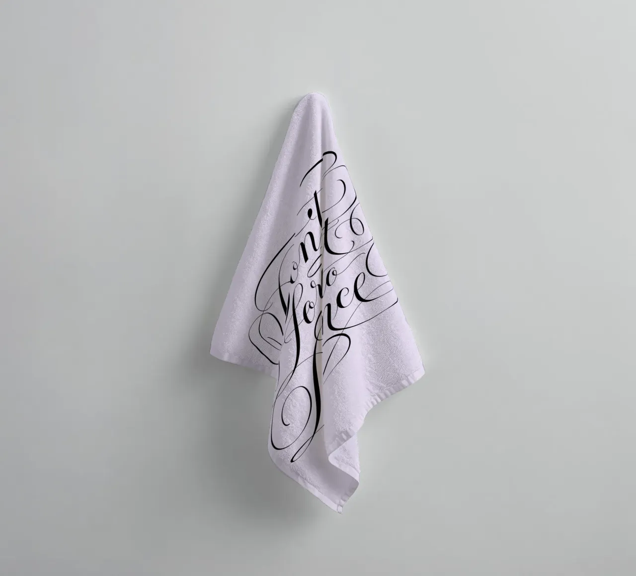 Non dimenticate di ballare. Siate spontanei. Godetevi ogni momento asciugamano da bagno da CalliLetters