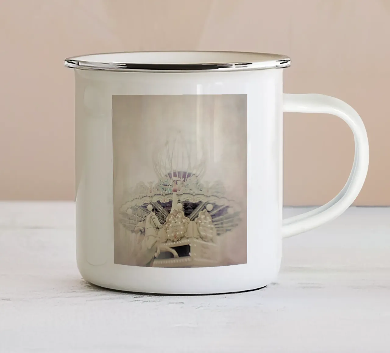 Riders on the Storm tazza in smalto da Keri Bevan