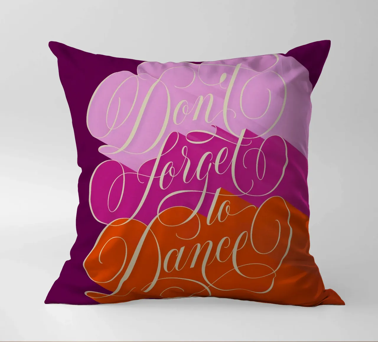 Non dimenticate di ballare. Danzare attraverso la vita. Calligrafia colorata cuscino da CalliLetters