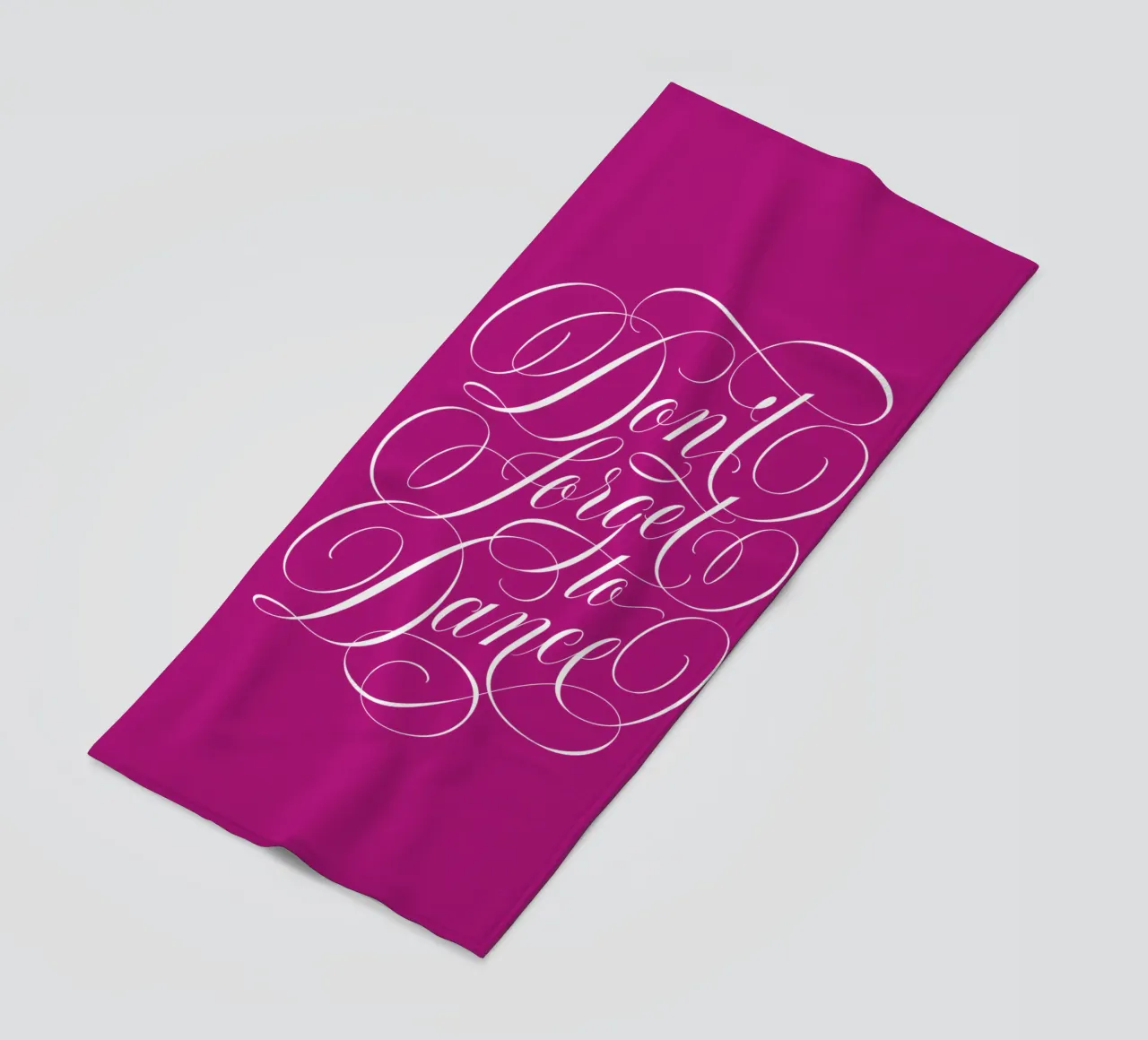 Non dimenticate di ballare. Danzare attraverso la vita. Calligrafia colorata telo mare da CalliLetters