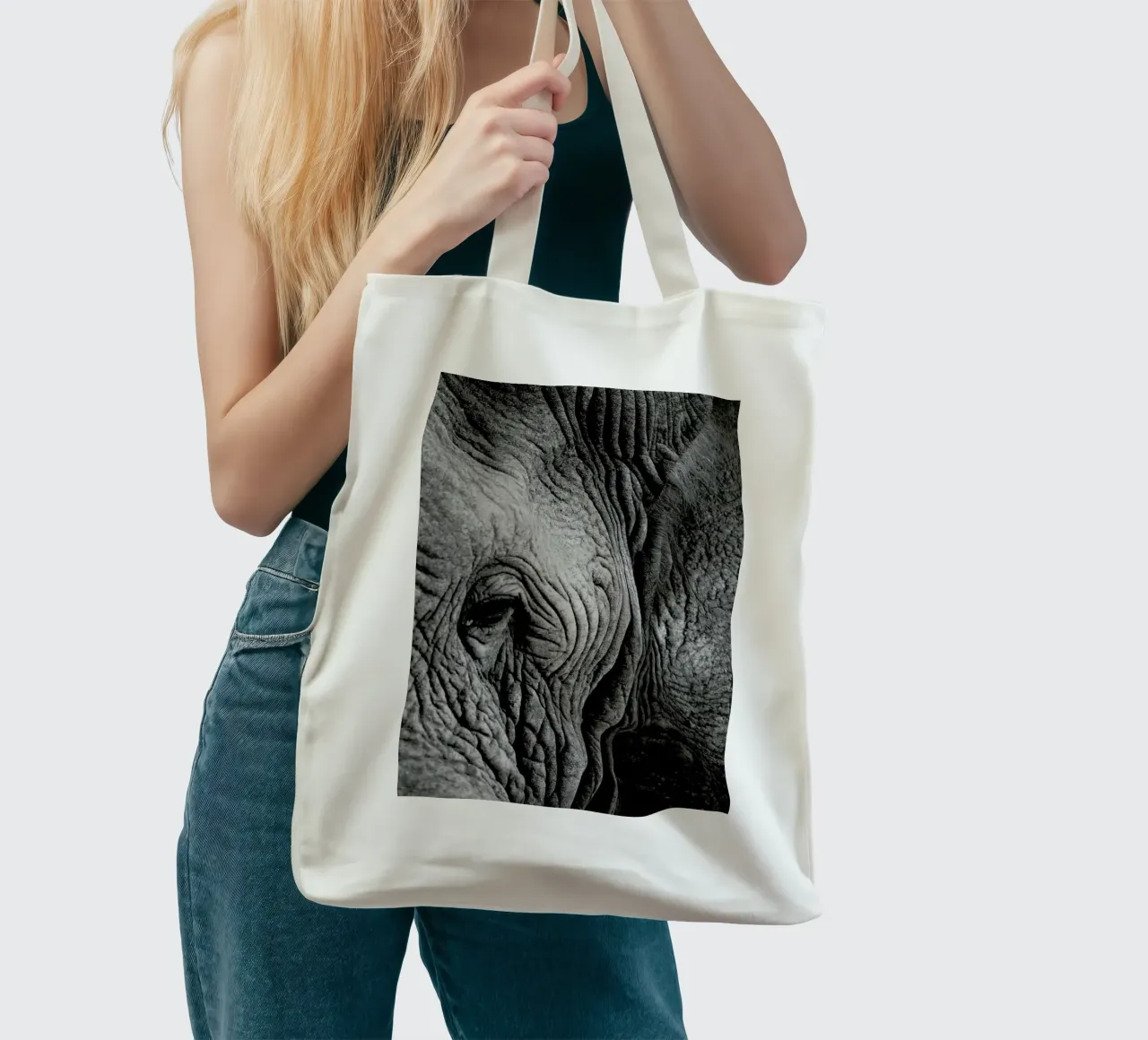 Nambithi Elephant 01 tote bag de Shot By Clint