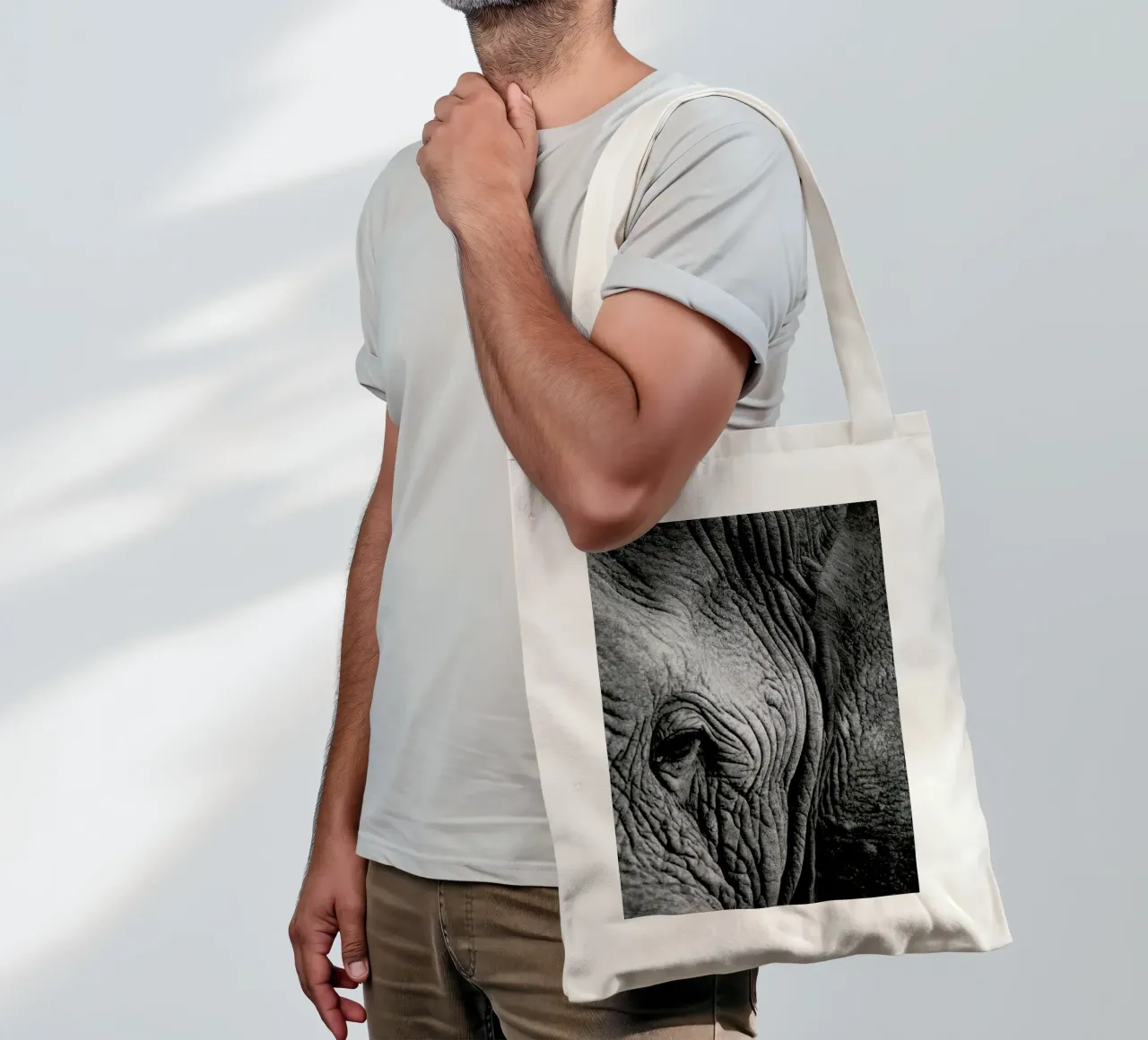 Nambithi Elephant 01 tote bag de Shot By Clint